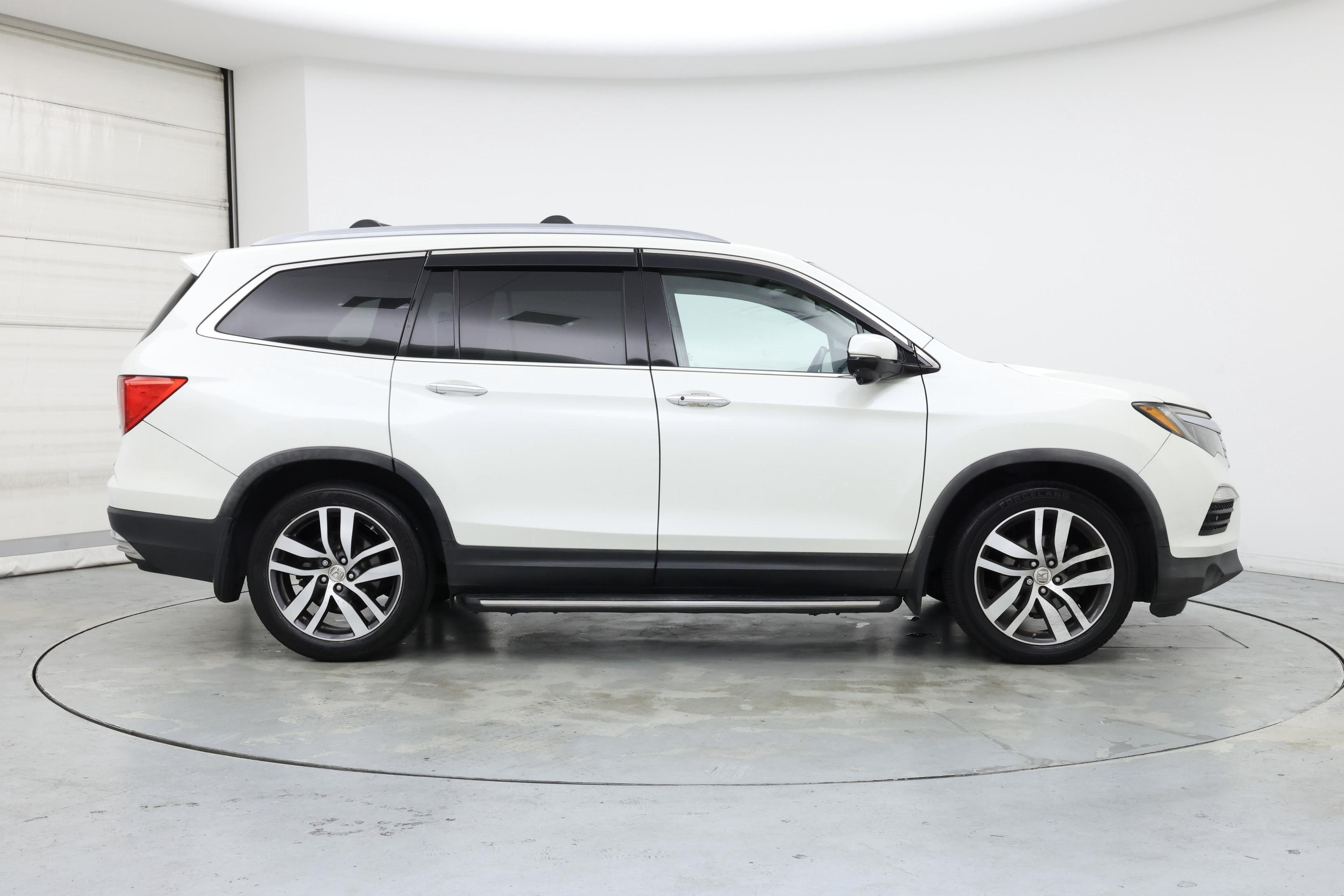 Thumbnail: 2017 Honda Pilot - 7