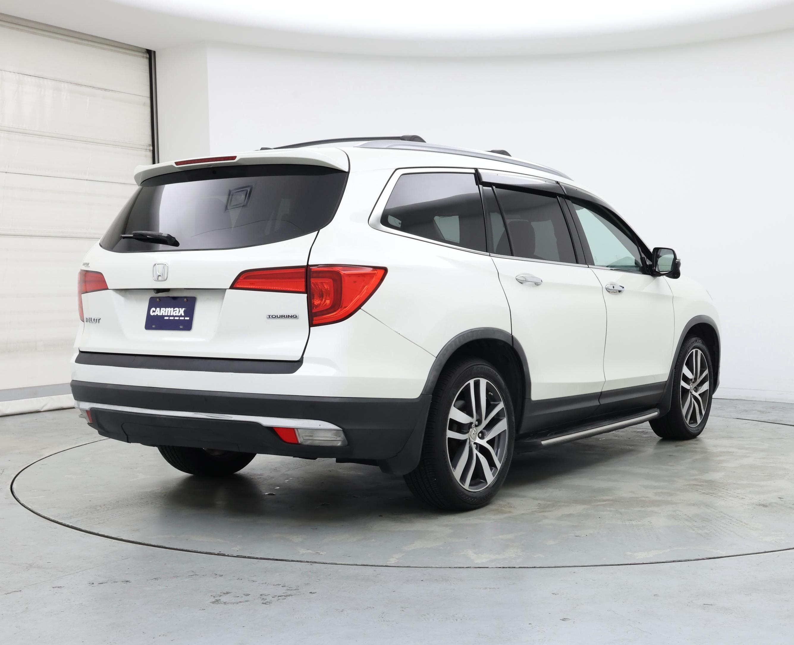 Thumbnail: 2017 Honda Pilot - 8