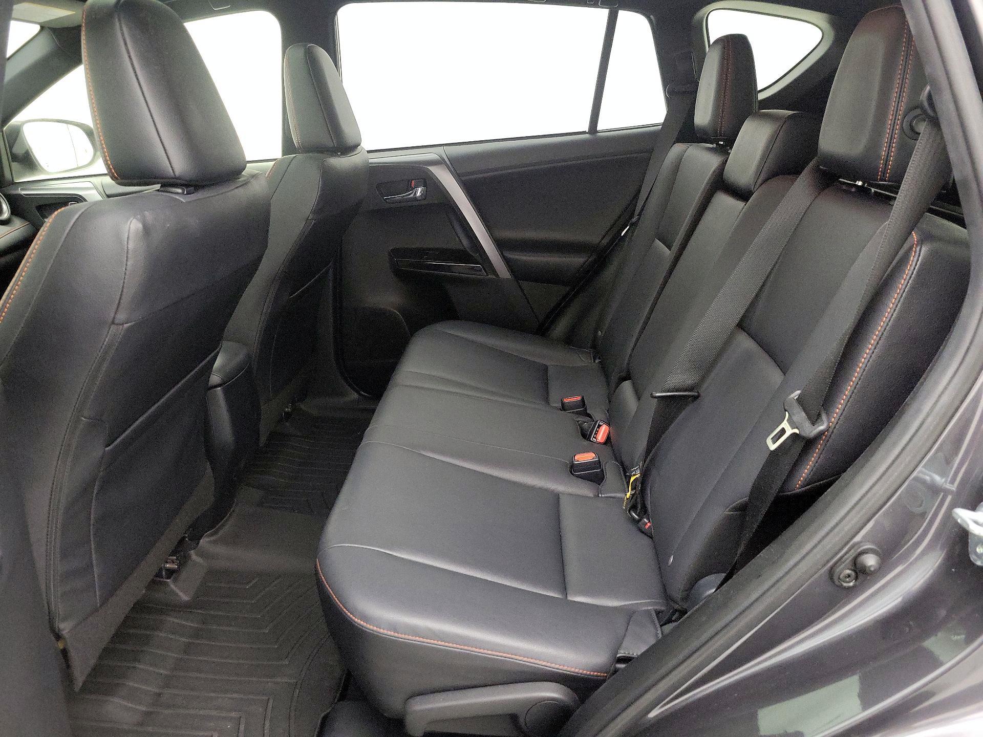 Thumbnail: 2018 Toyota RAV4 - 20