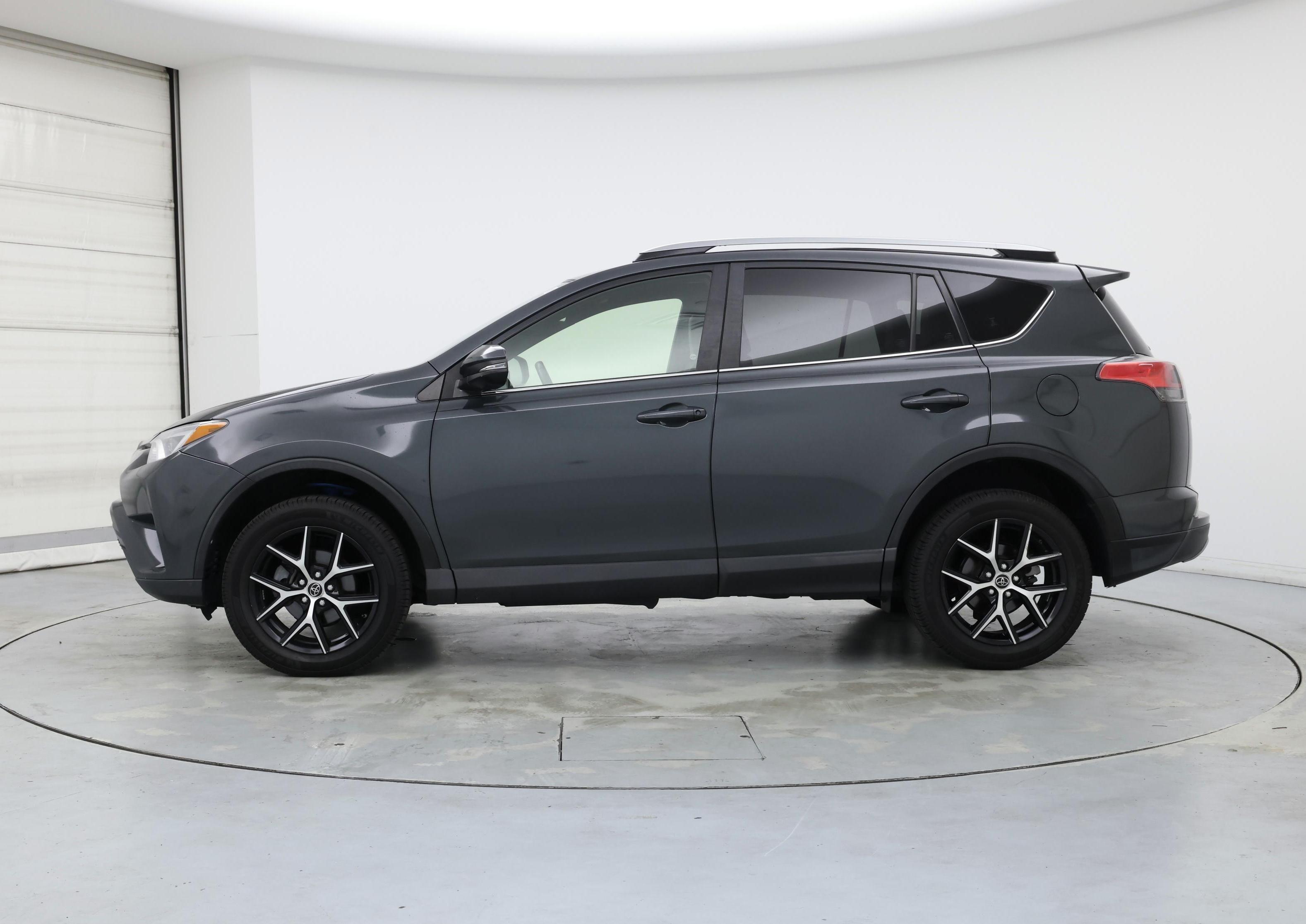 Thumbnail: 2018 Toyota RAV4 - 3