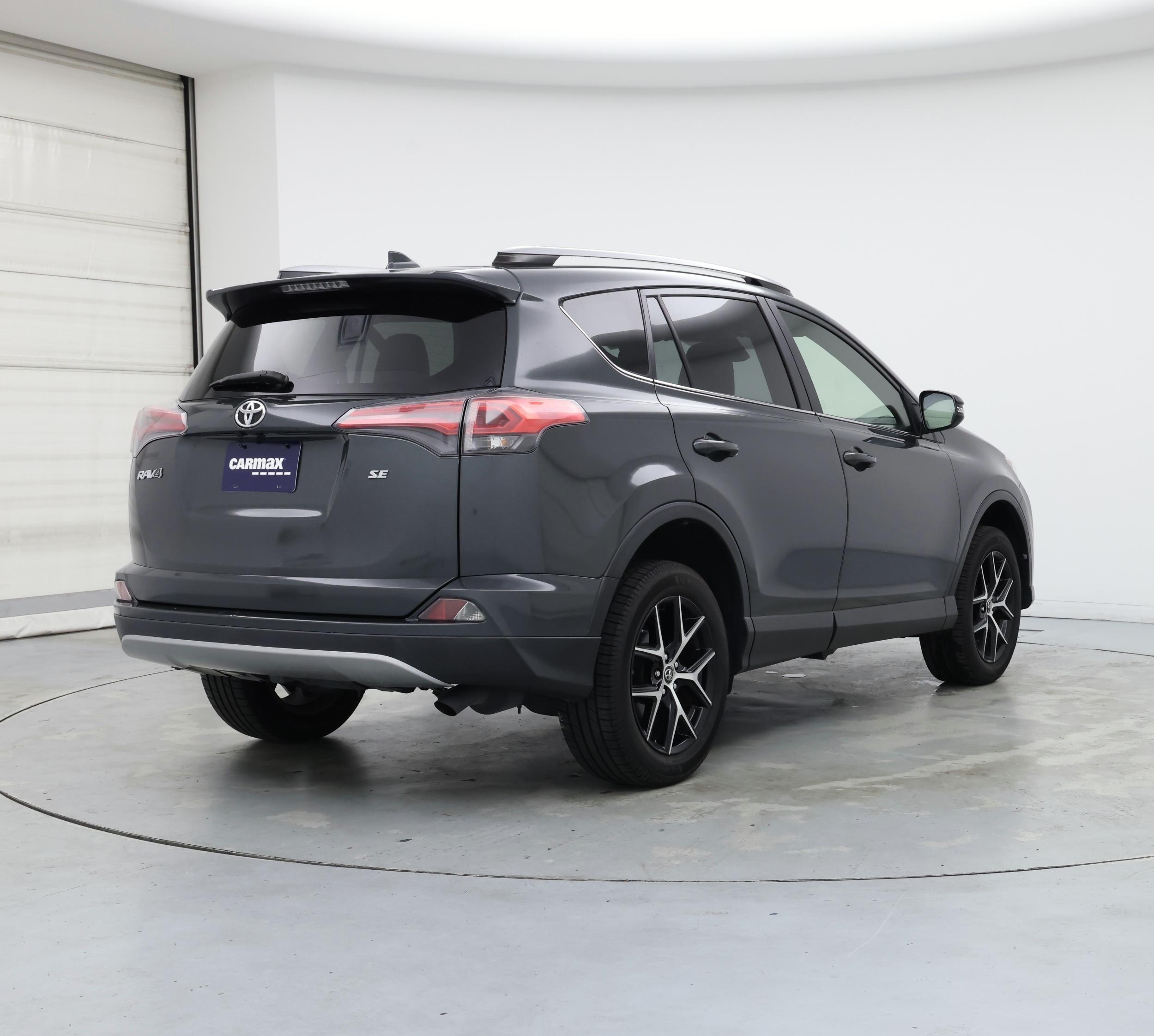 Thumbnail: 2018 Toyota RAV4 - 8