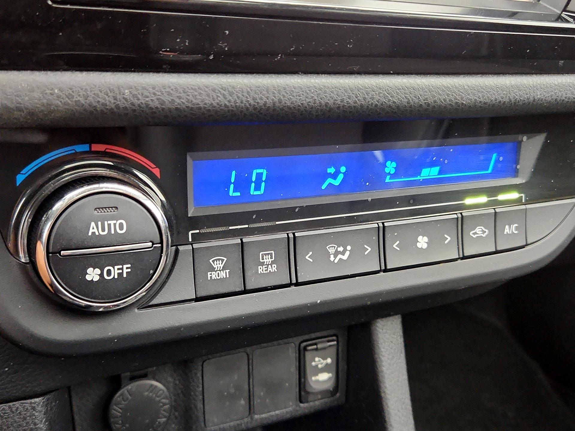 Thumbnail: 2014 Toyota Corolla - 16