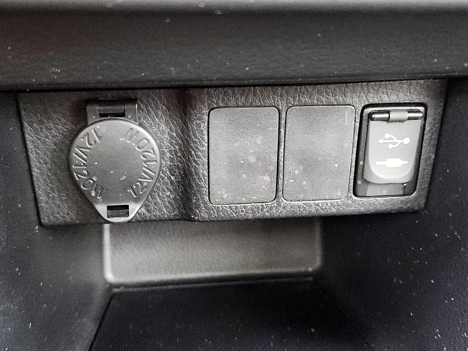 Thumbnail: 2014 Toyota Corolla - 18