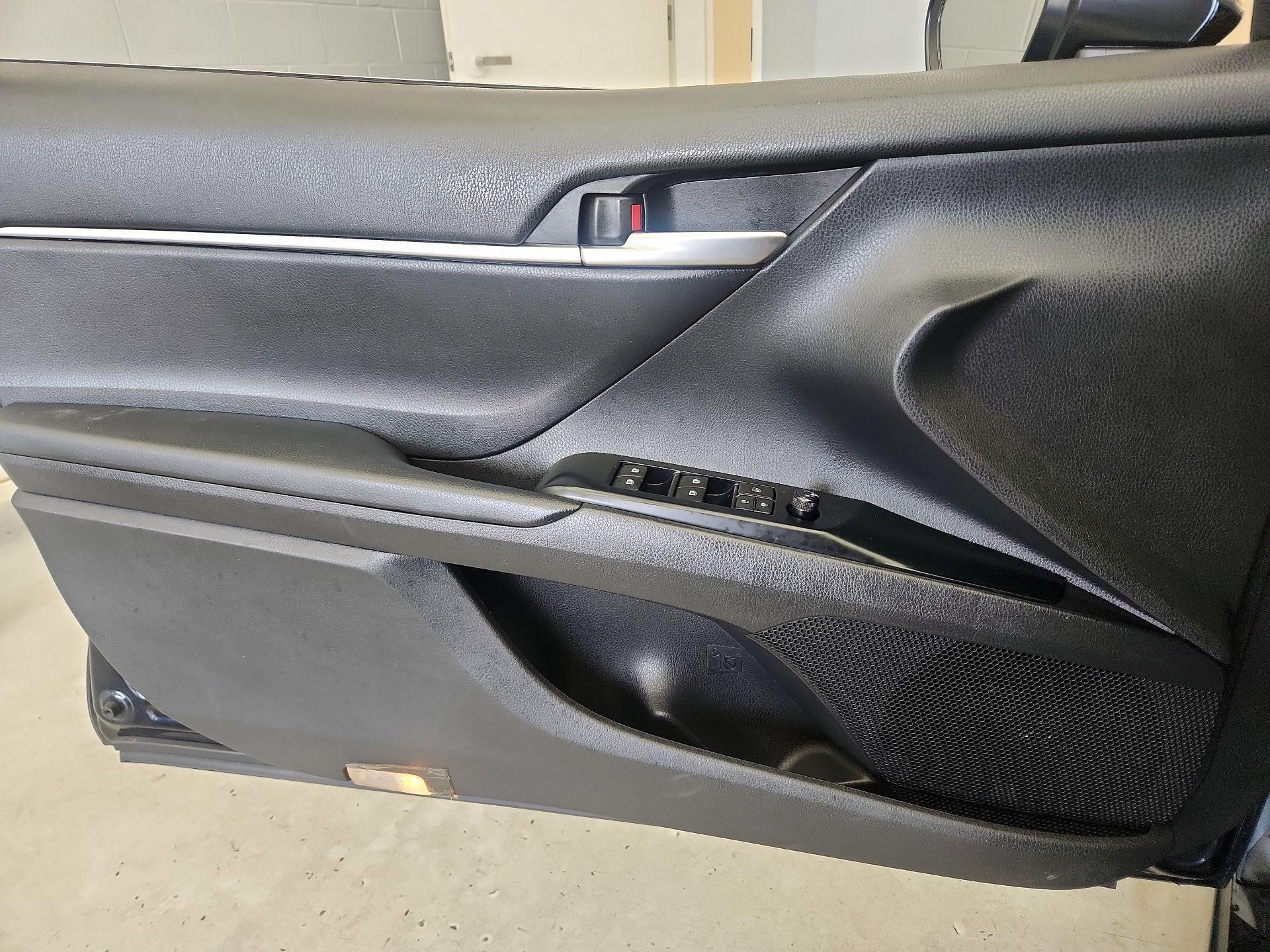 Thumbnail: 2019 Toyota Camry - 12