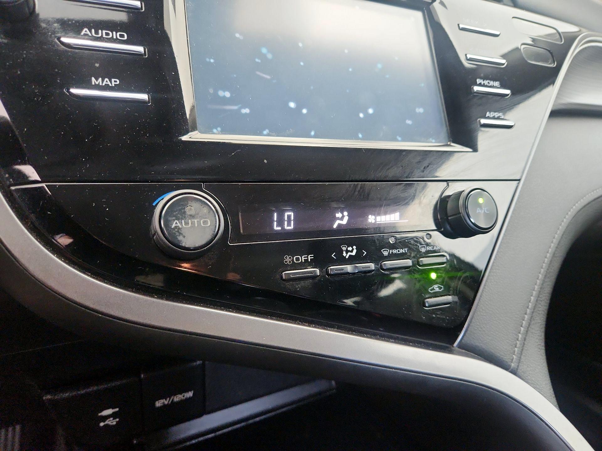 Thumbnail: 2019 Toyota Camry - 16