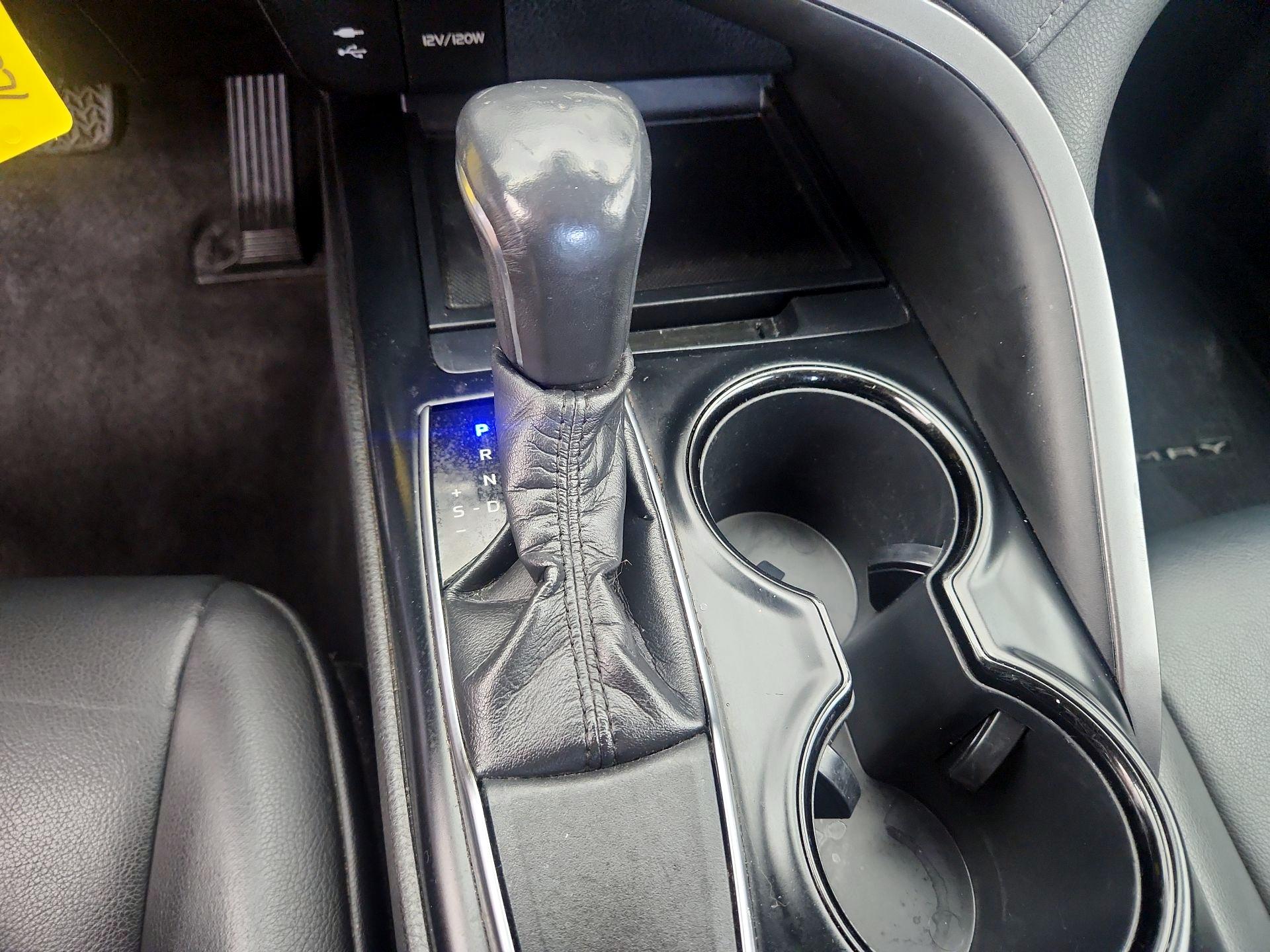 Thumbnail: 2019 Toyota Camry - 17