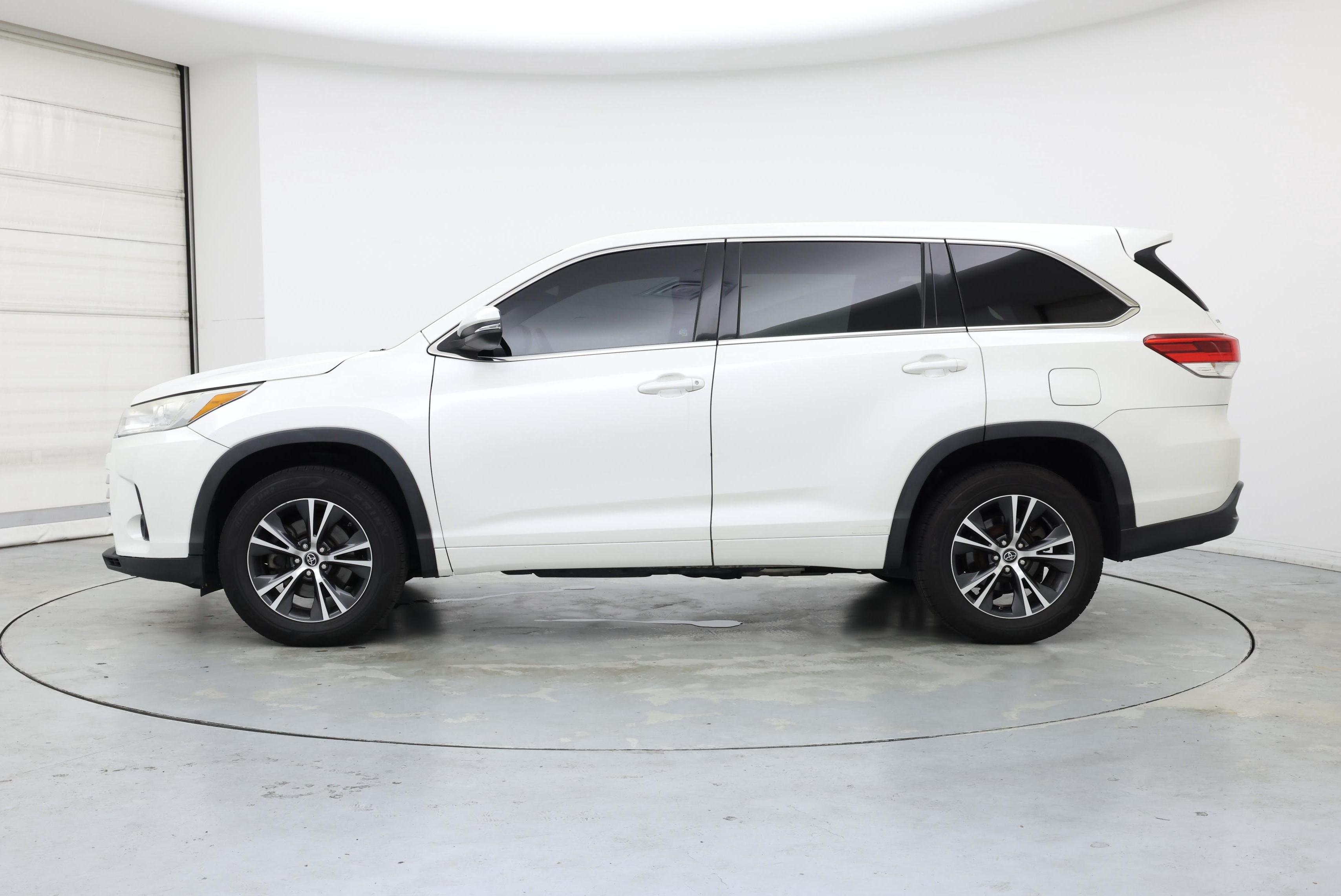 Thumbnail: 2018 Toyota Highlander - 3