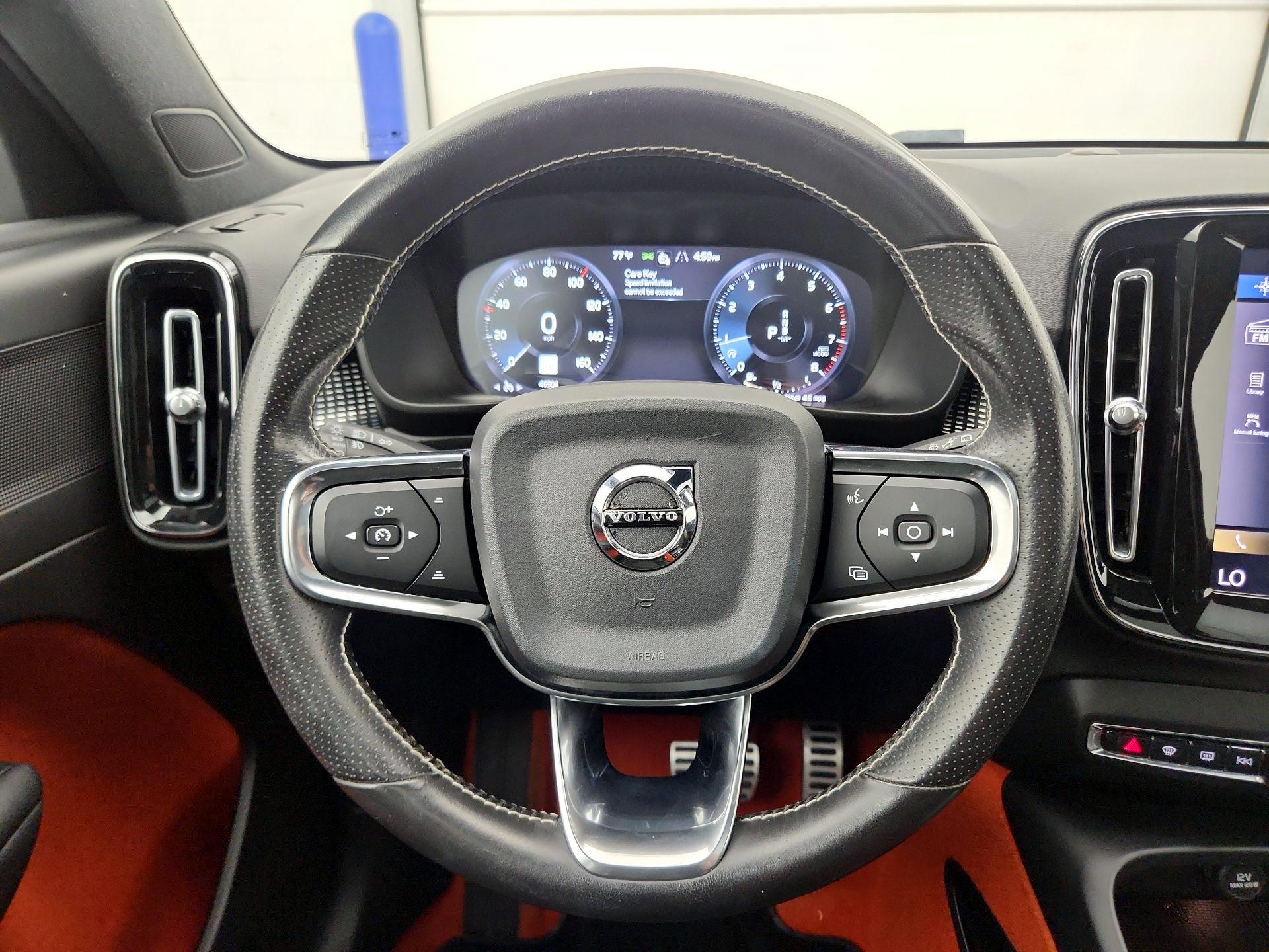 Thumbnail: 2021 Volvo XC40 - 10