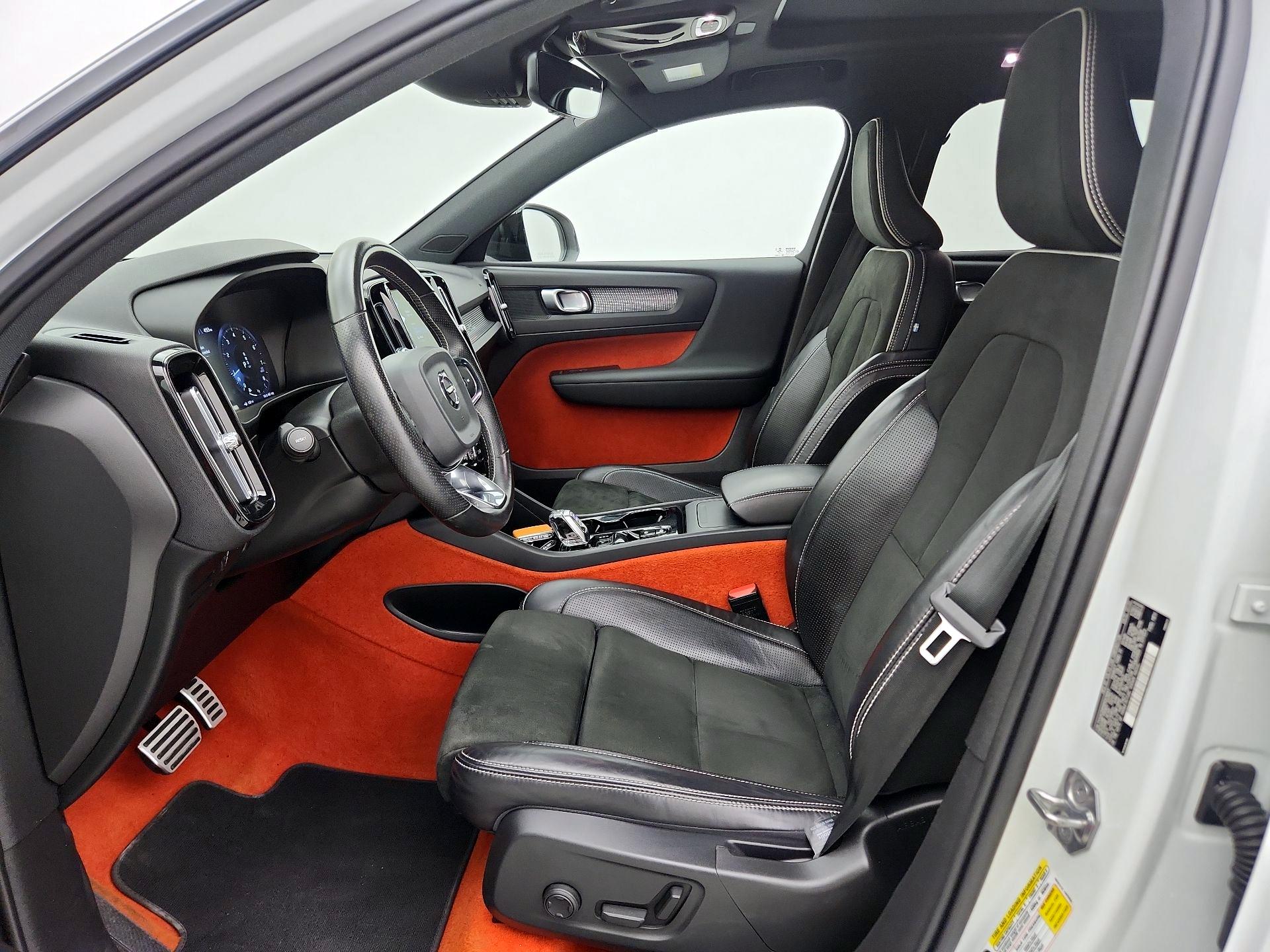 Thumbnail: 2021 Volvo XC40 - 11