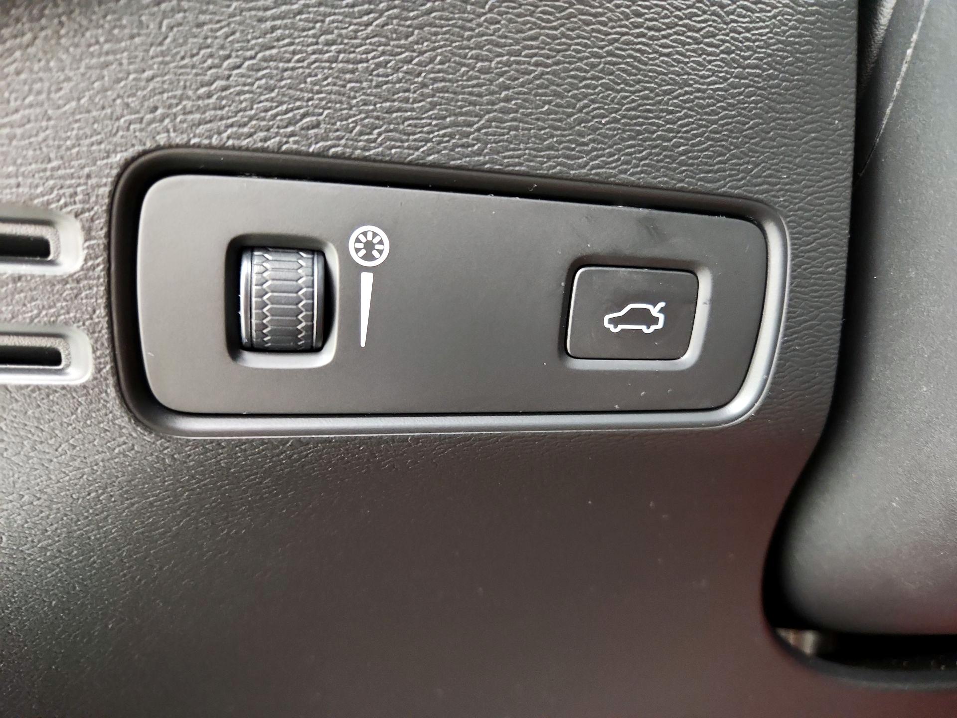 Thumbnail: 2021 Volvo XC40 - 13