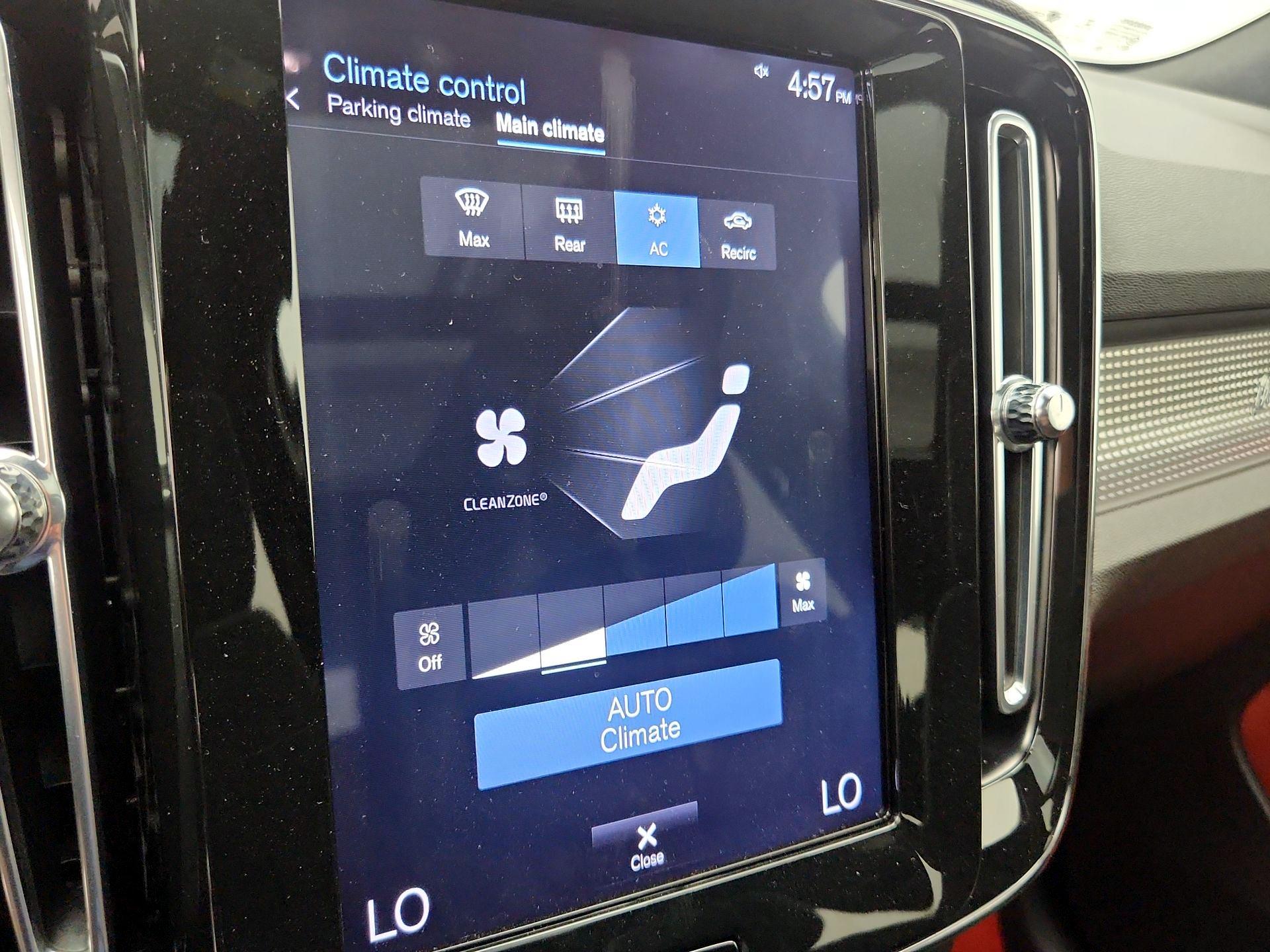 Thumbnail: 2021 Volvo XC40 - 16