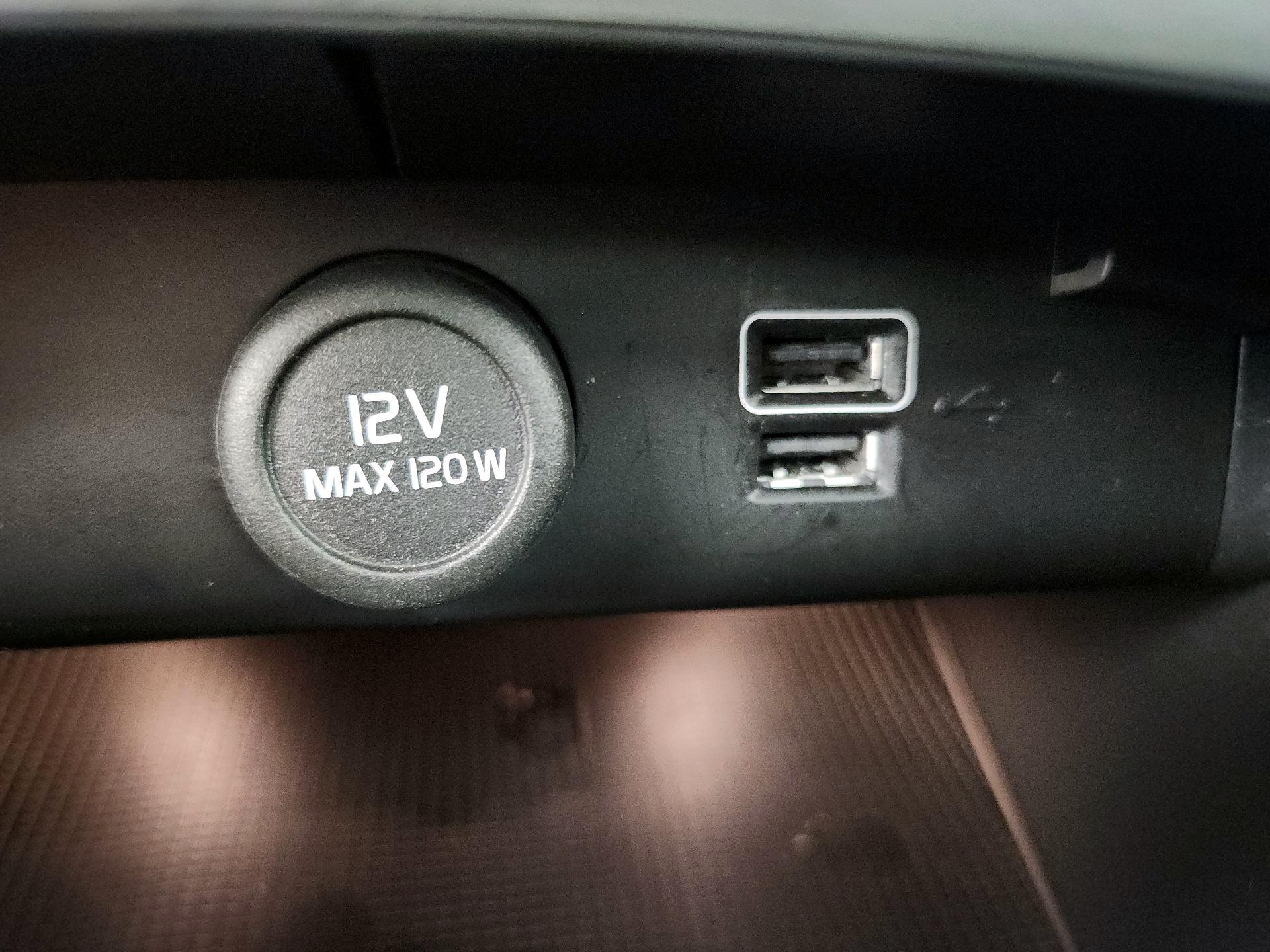 Thumbnail: 2021 Volvo XC40 - 18