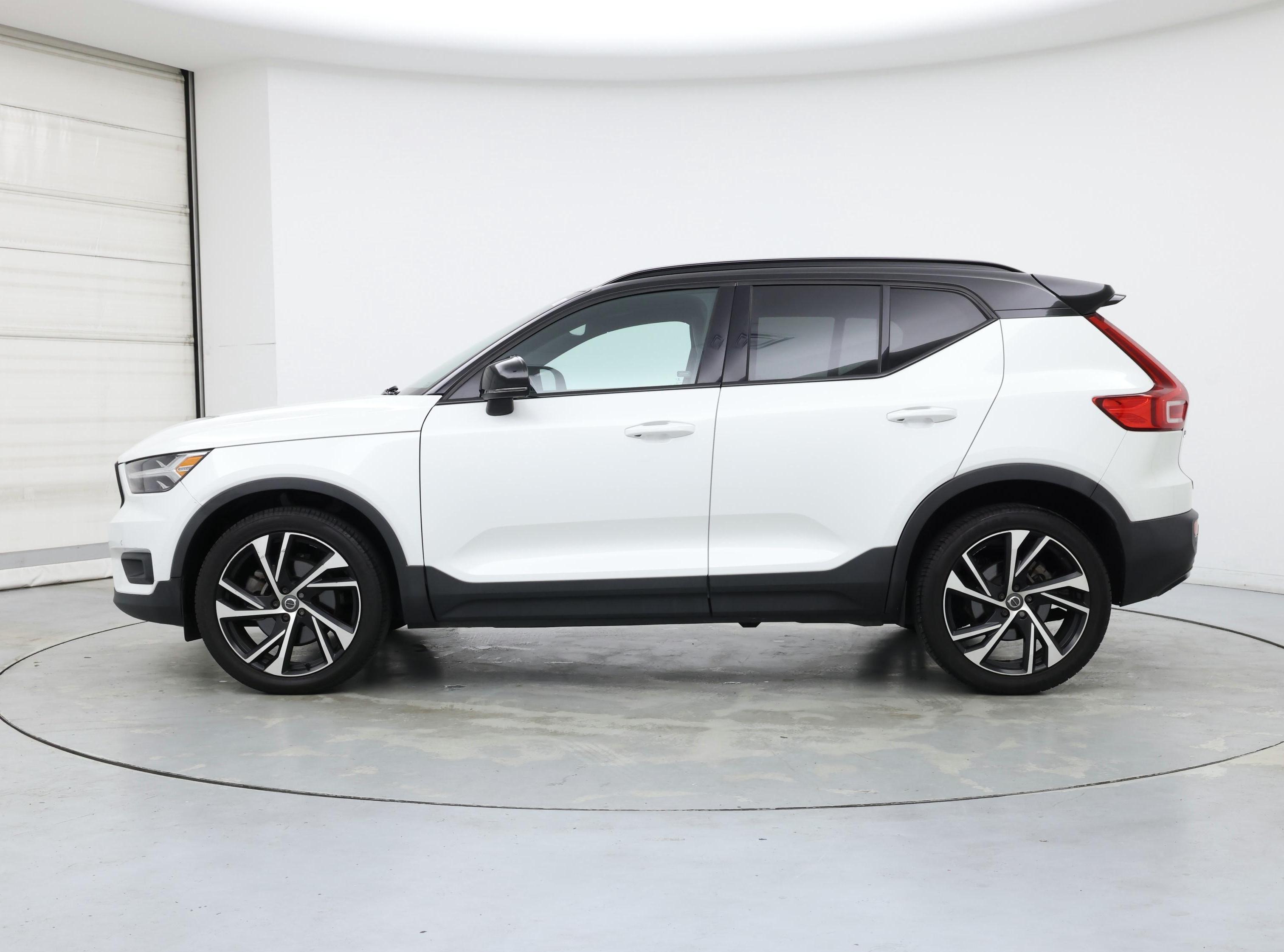 Thumbnail: 2021 Volvo XC40 - 3