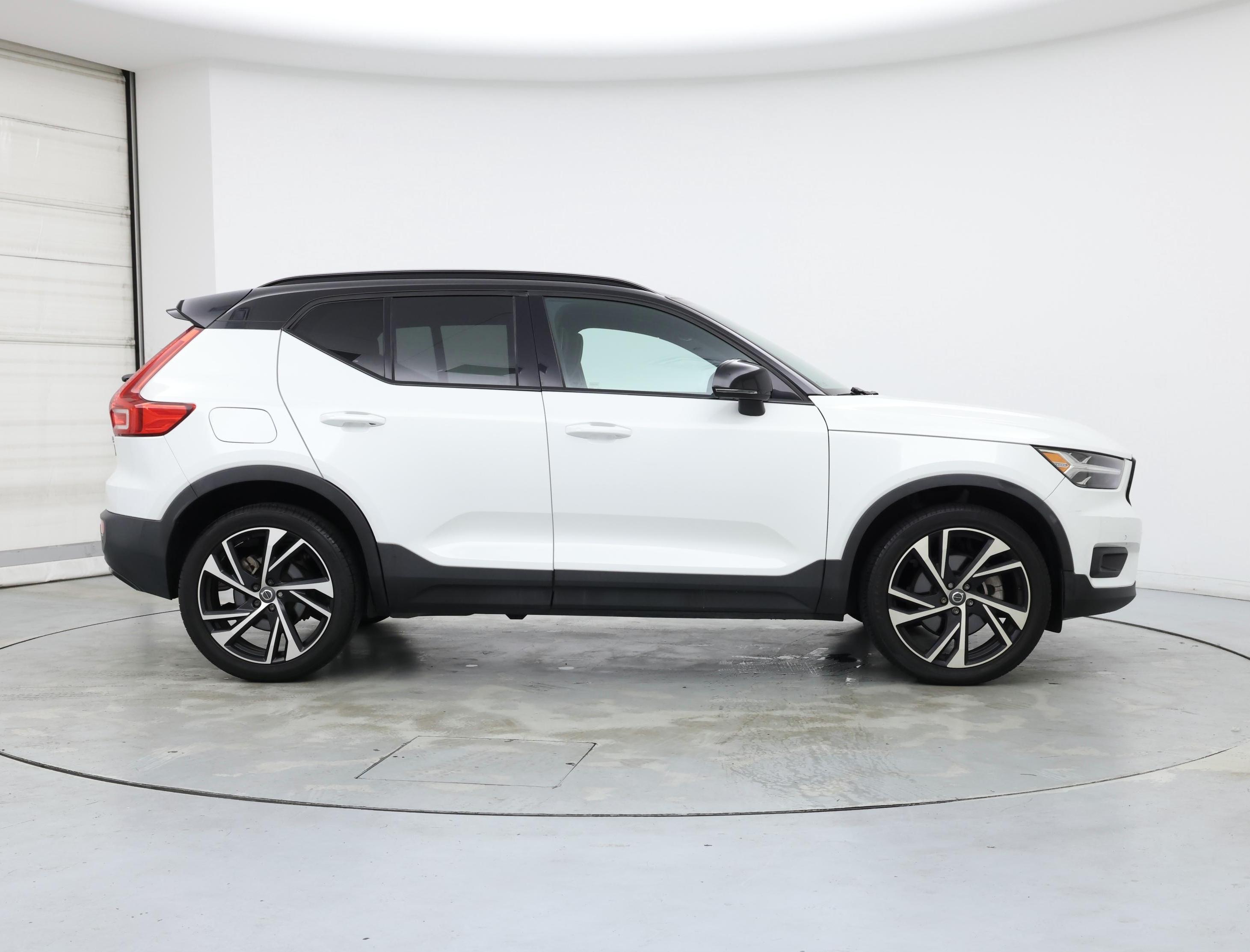 Thumbnail: 2021 Volvo XC40 - 7