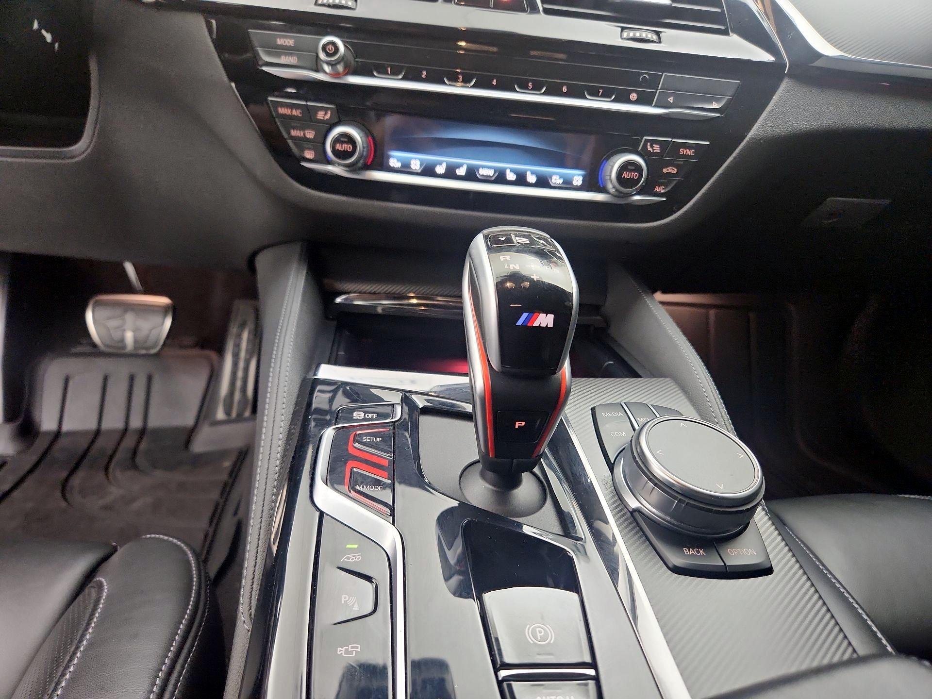 Thumbnail: 2023 BMW M5 - 18