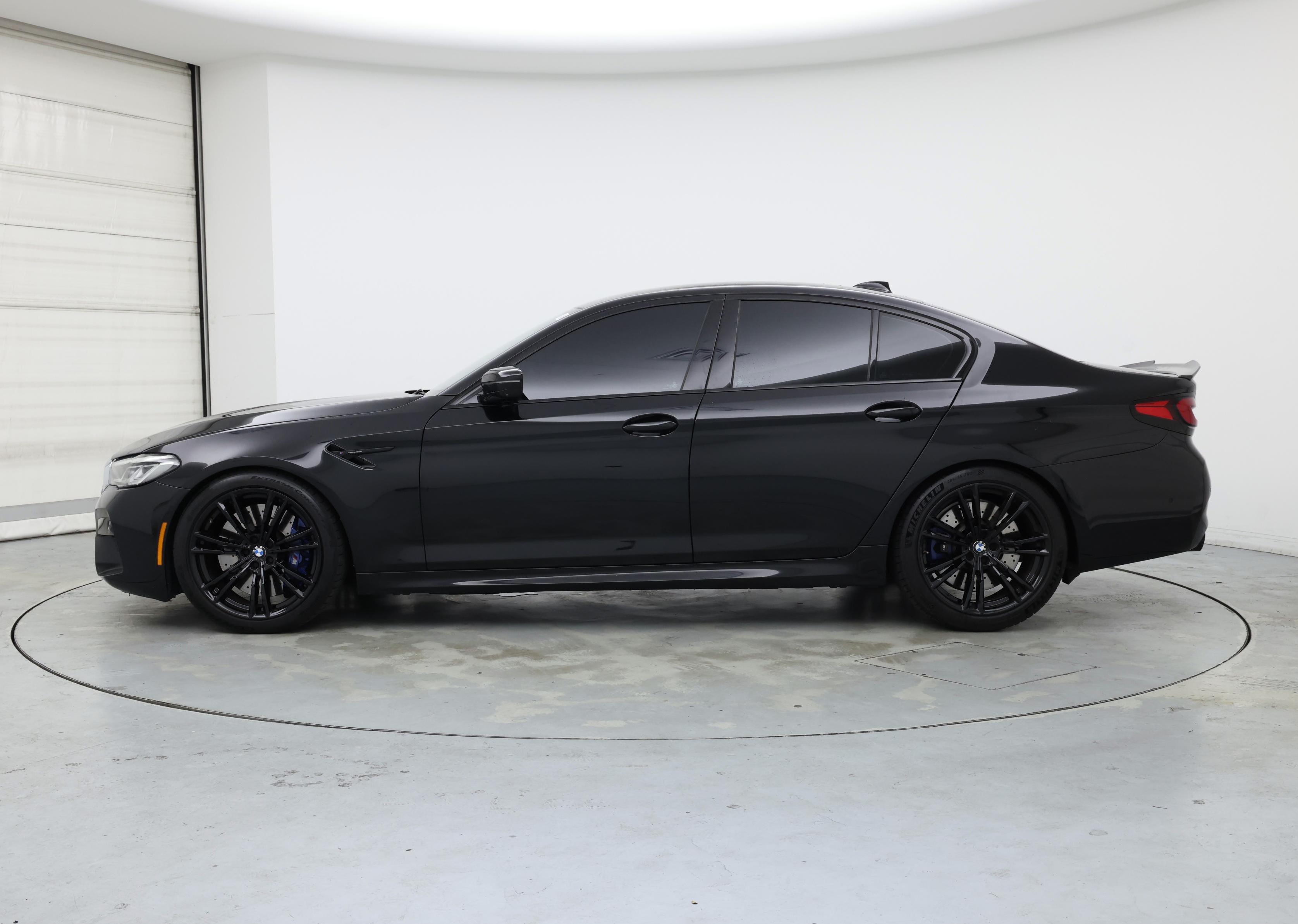 Thumbnail: 2023 BMW M5 - 3