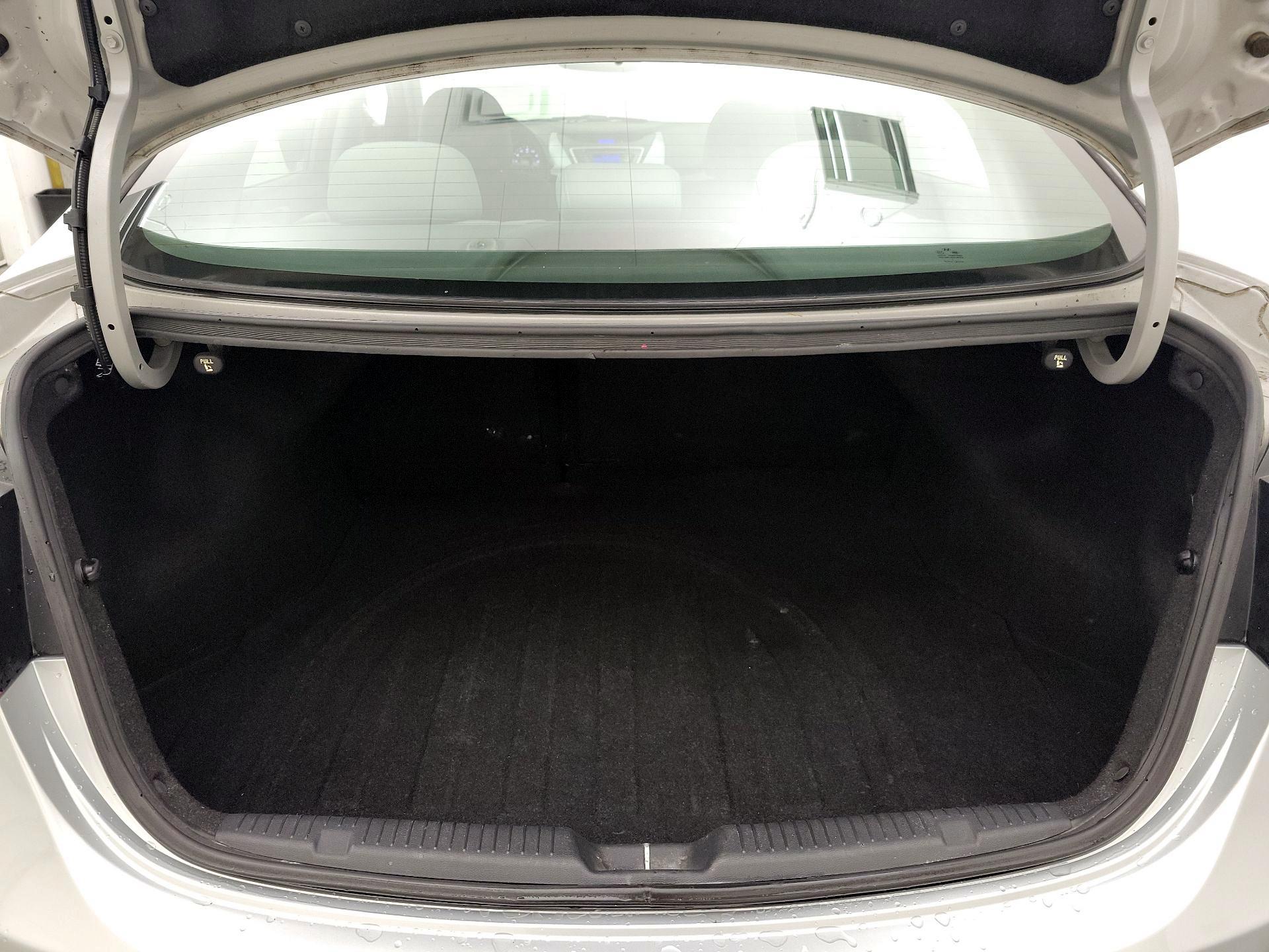 Thumbnail: 2013 Hyundai Elantra - 18