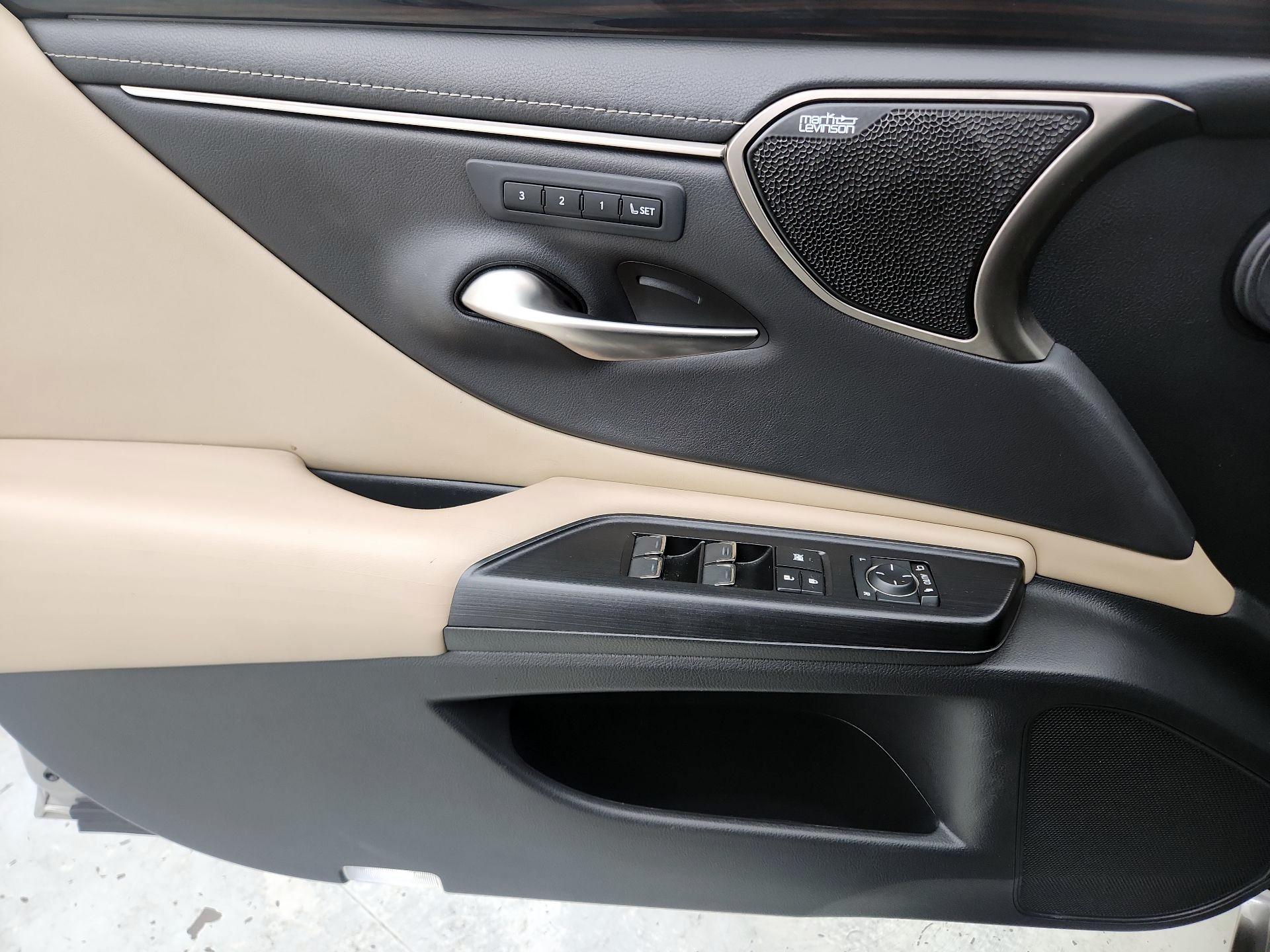 Thumbnail: 2021 Lexus ES - 12