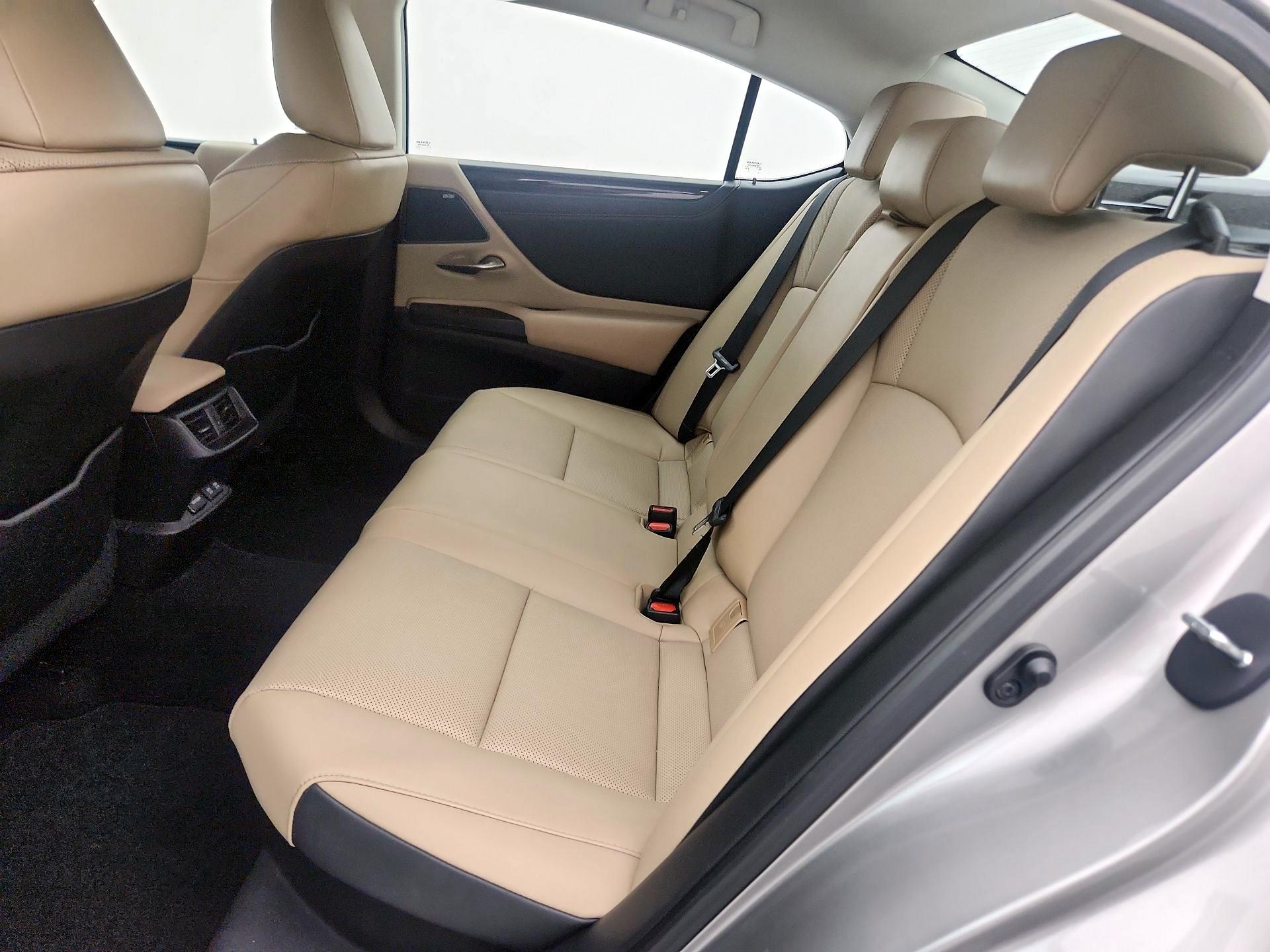 Thumbnail: 2021 Lexus ES - 20