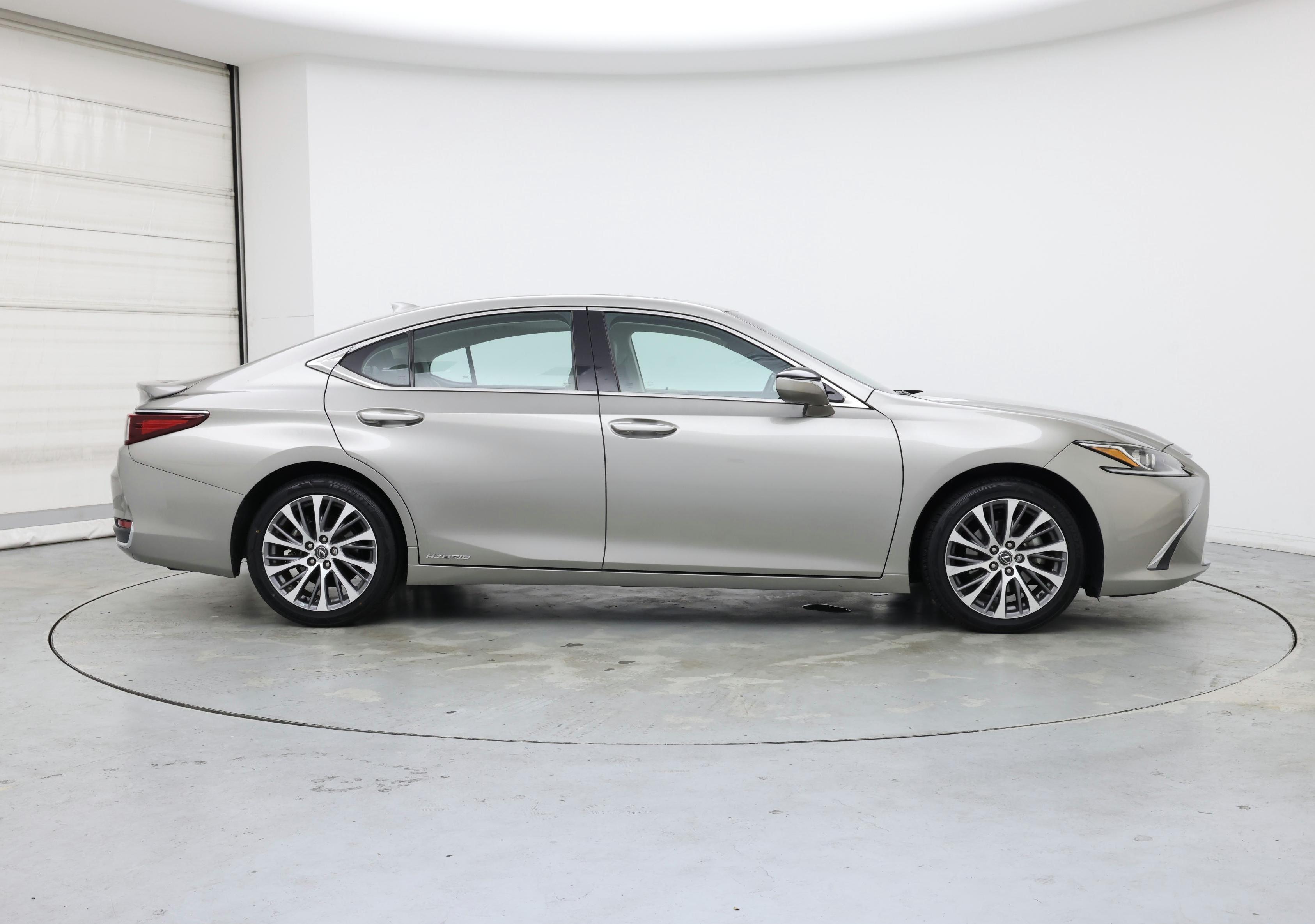 Thumbnail: 2021 Lexus ES - 7