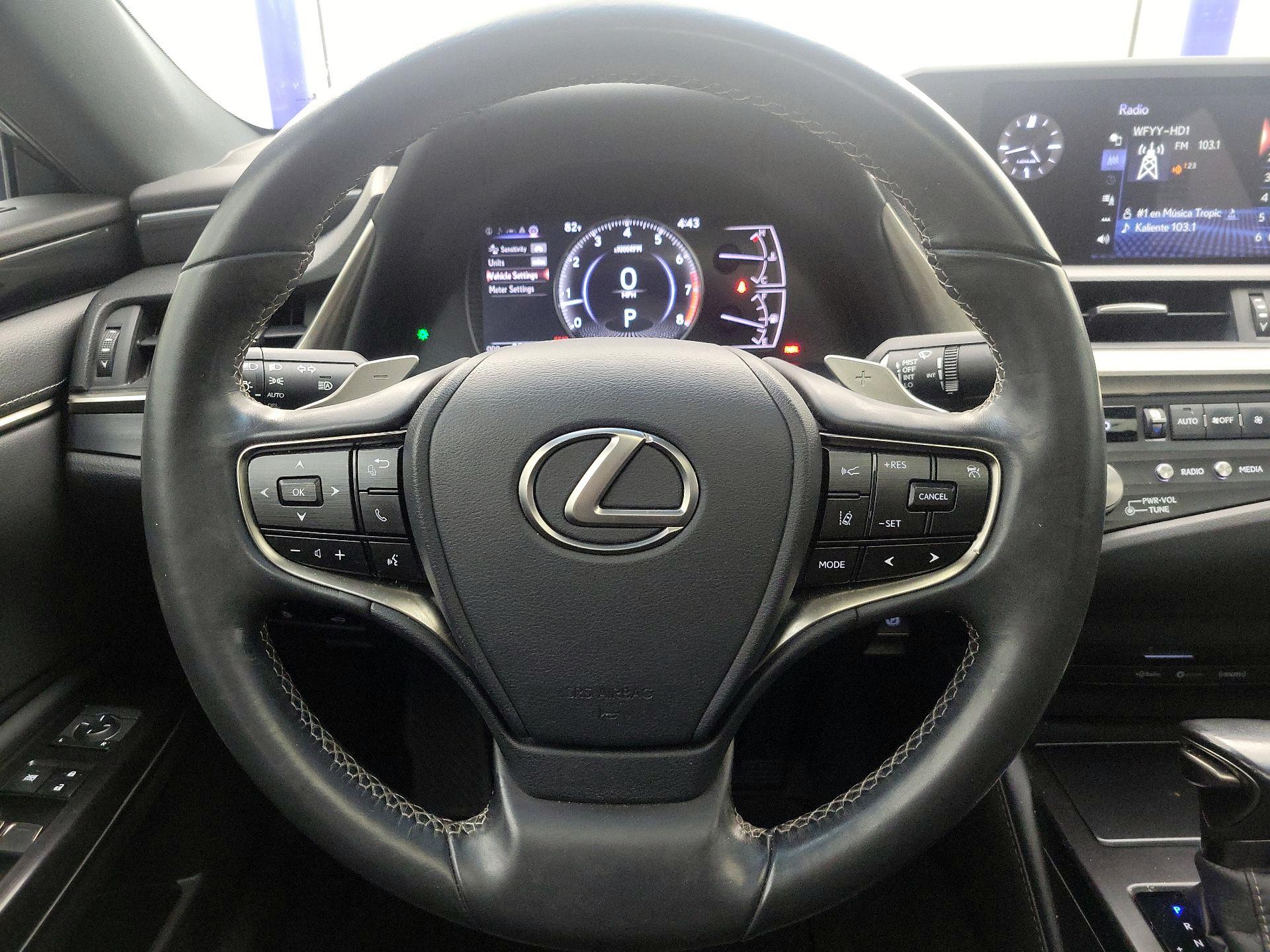 Thumbnail: 2021 Lexus ES - 10