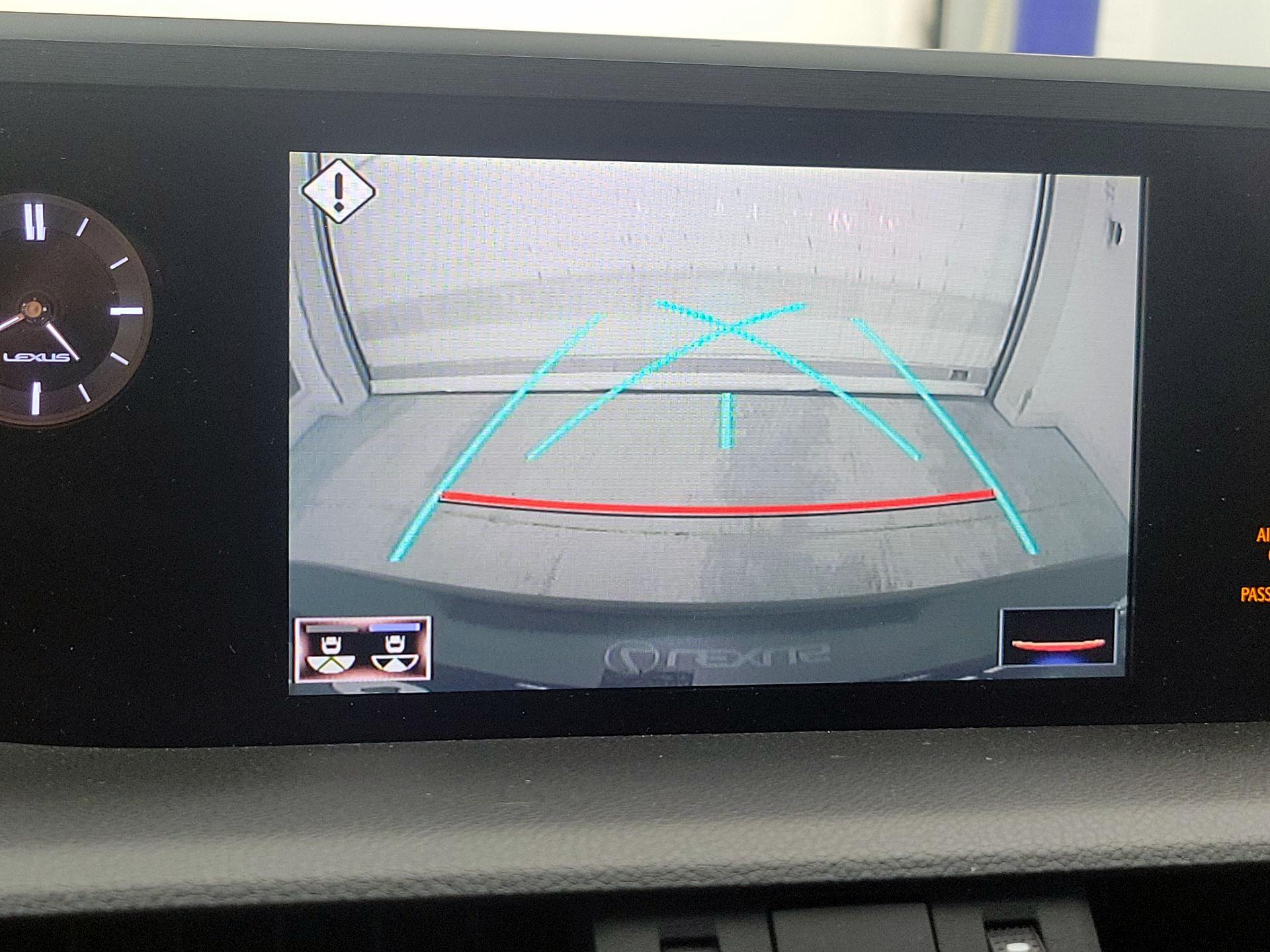 Thumbnail: 2021 Lexus ES - 14