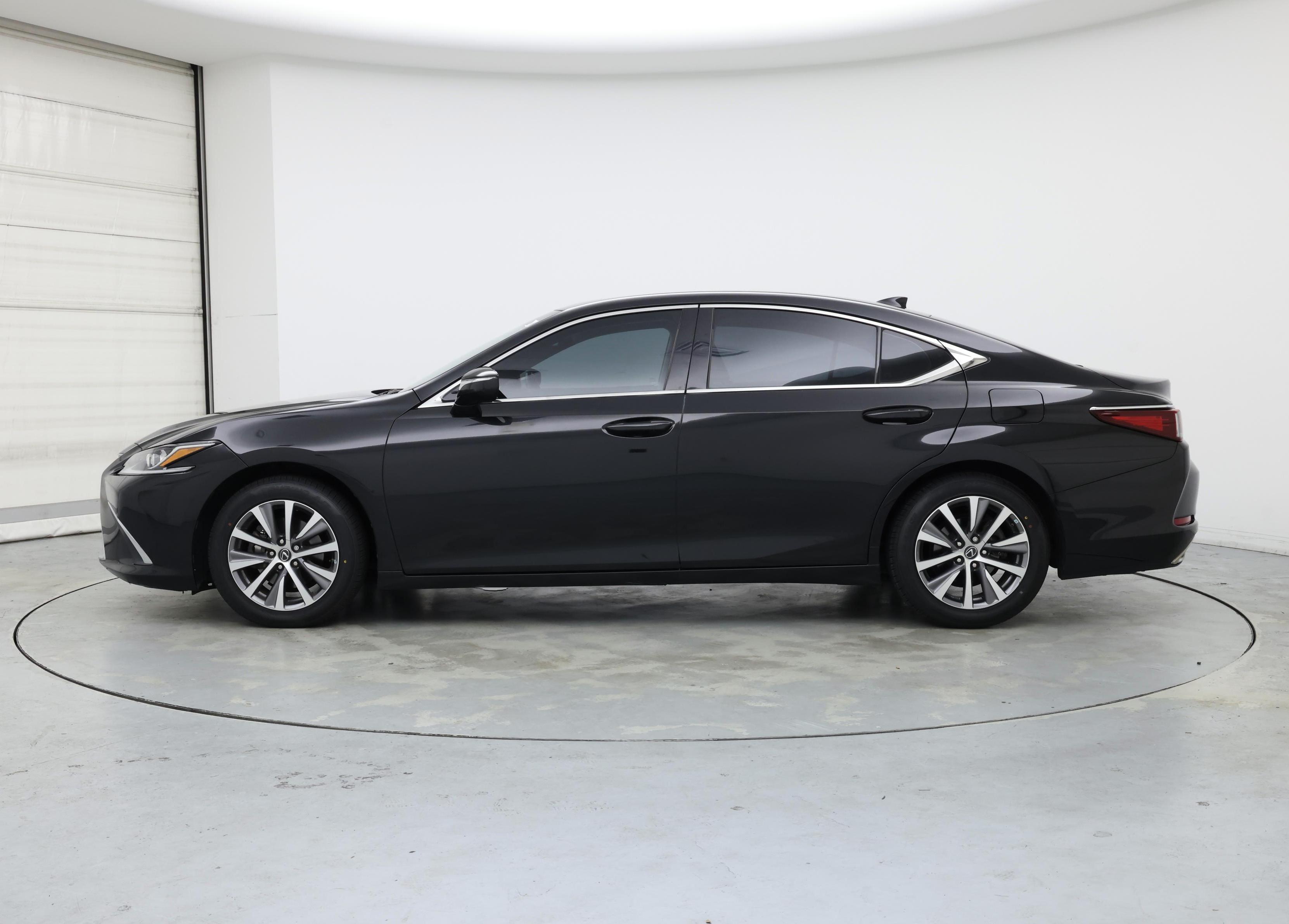 Thumbnail: 2021 Lexus ES - 3