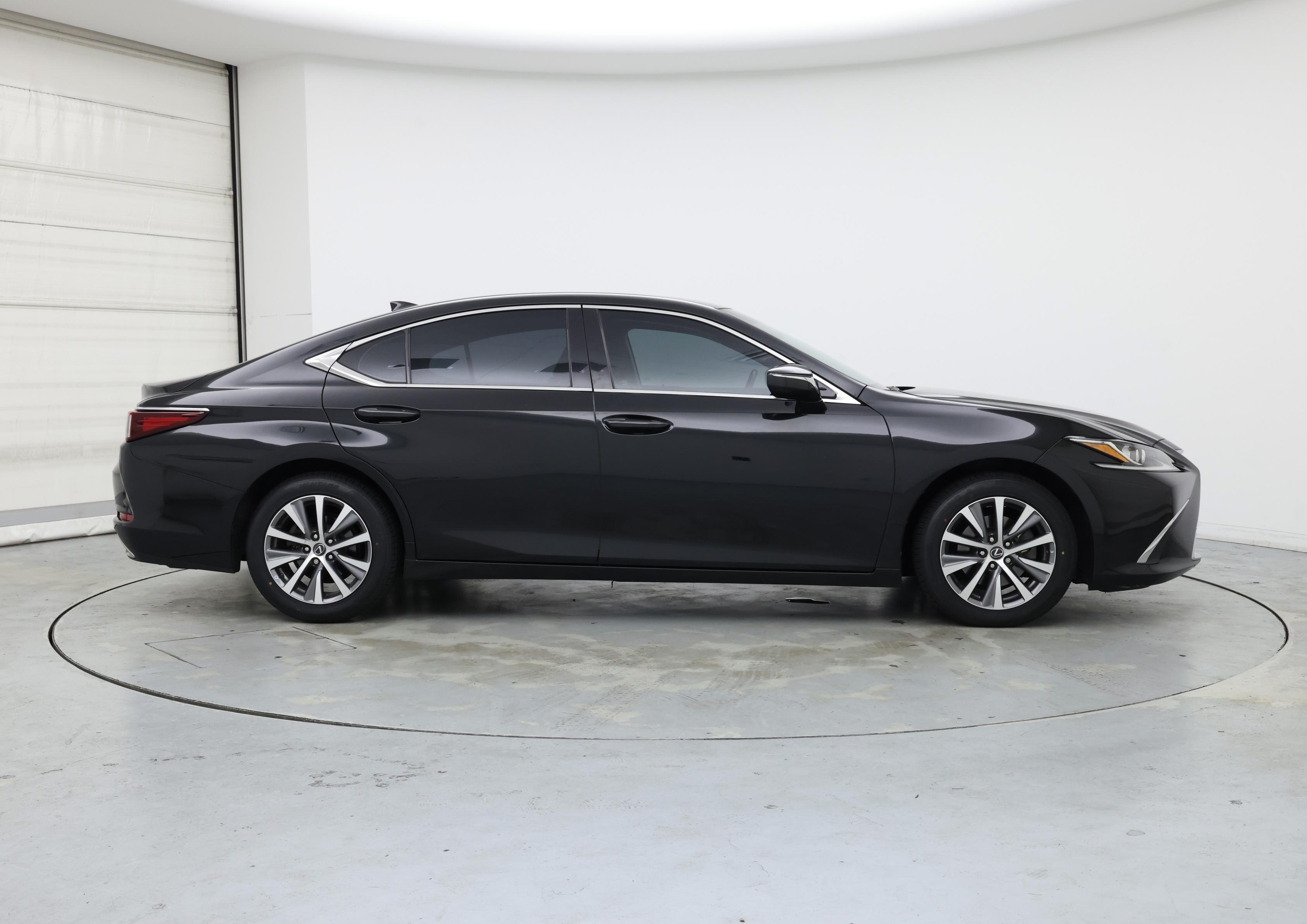 Thumbnail: 2021 Lexus ES - 7