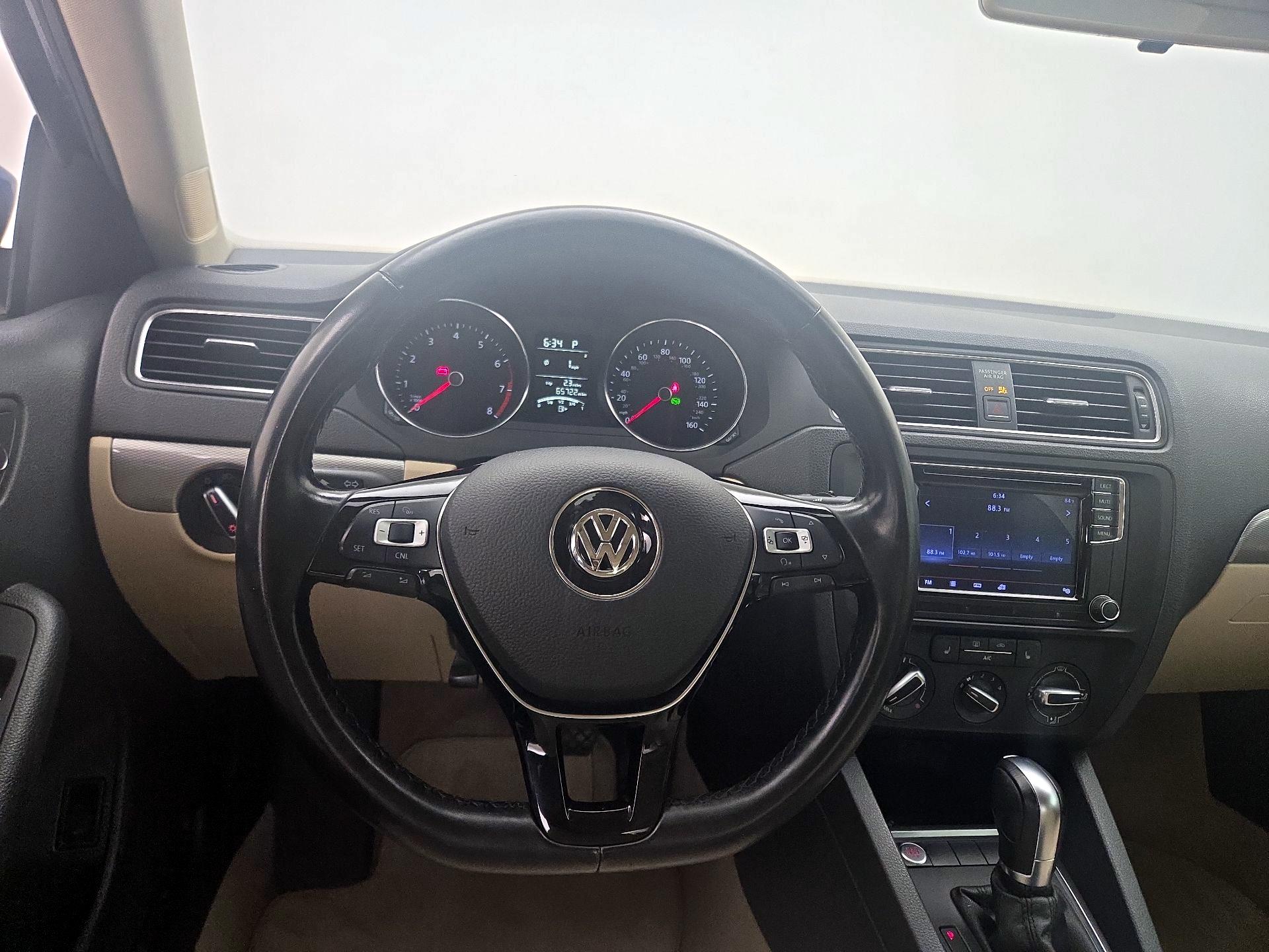 Thumbnail: 2016 Volkswagen Jetta - 10