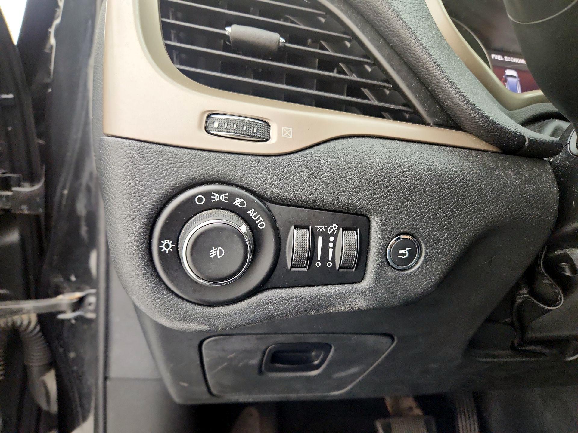 Thumbnail: 2015 Jeep Cherokee - 13