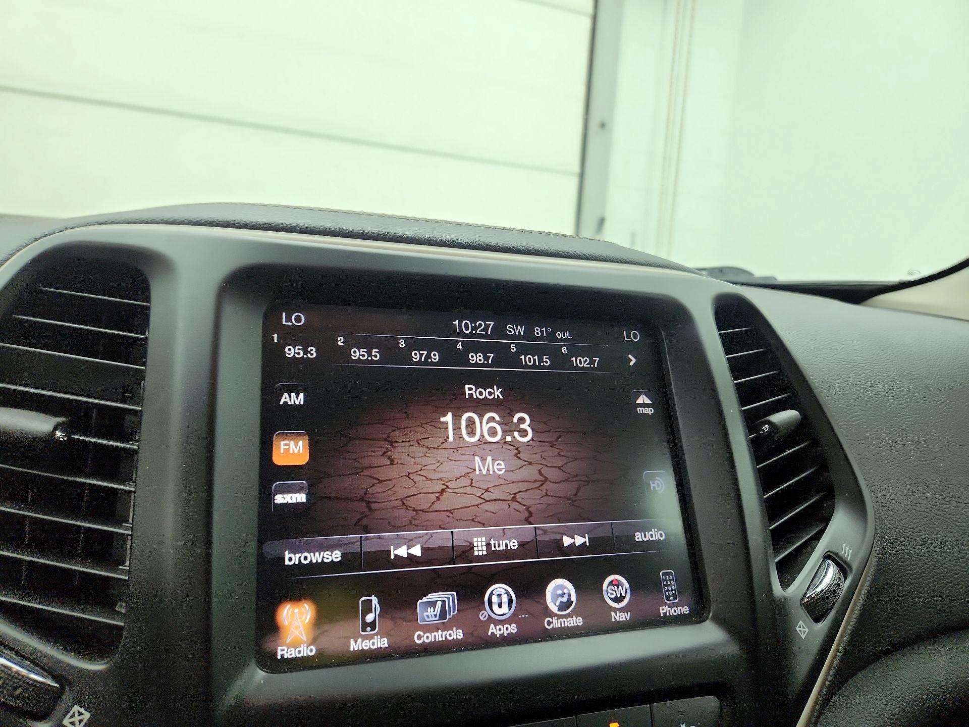 Thumbnail: 2015 Jeep Cherokee - 15