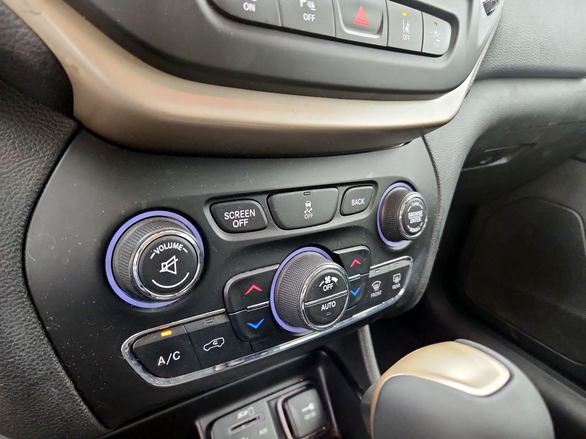 Thumbnail: 2015 Jeep Cherokee - 16