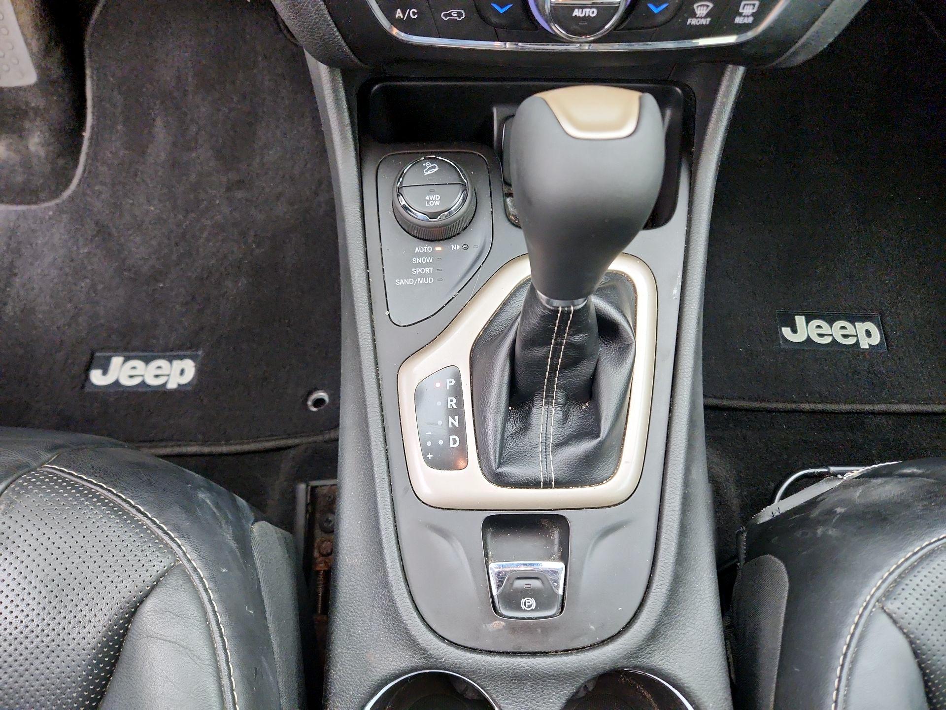 Thumbnail: 2015 Jeep Cherokee - 17