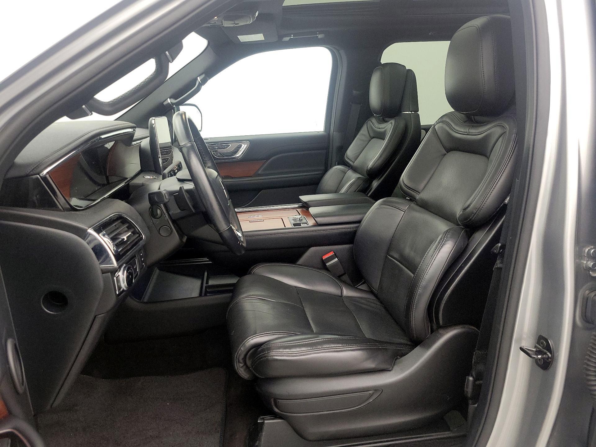Thumbnail: 2021 Lincoln Navigator - 11