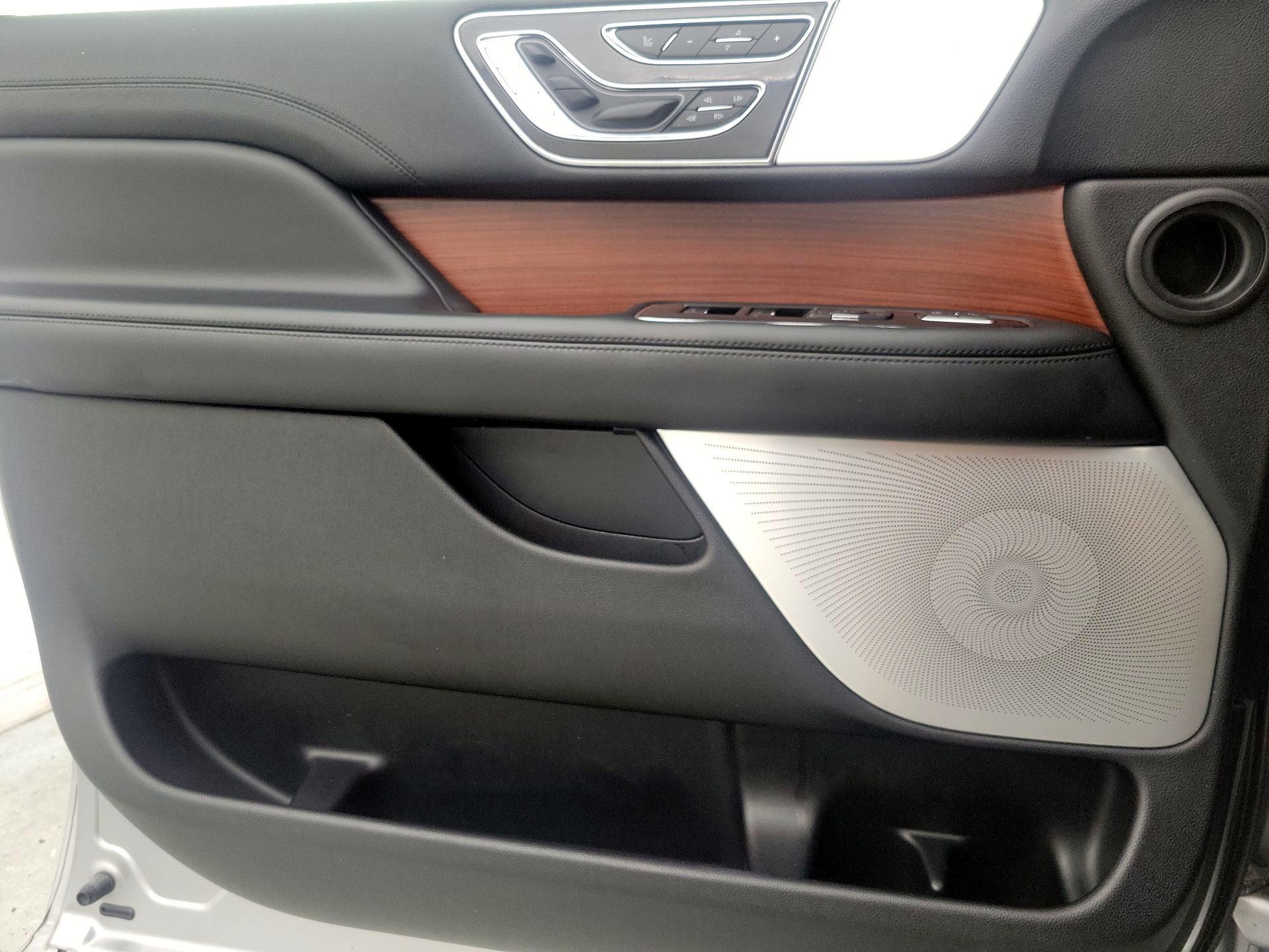 Thumbnail: 2021 Lincoln Navigator - 12