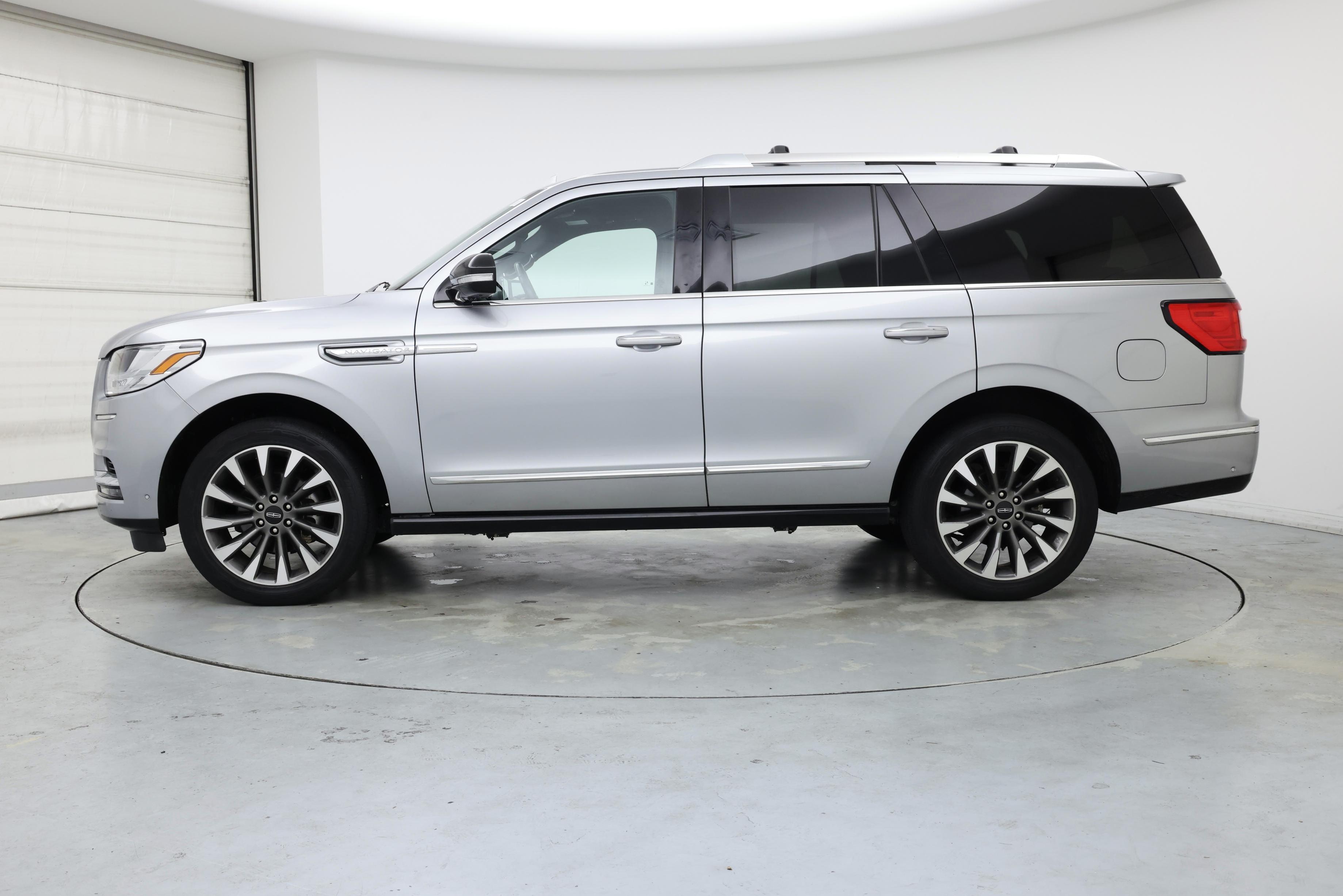 Thumbnail: 2021 Lincoln Navigator - 3