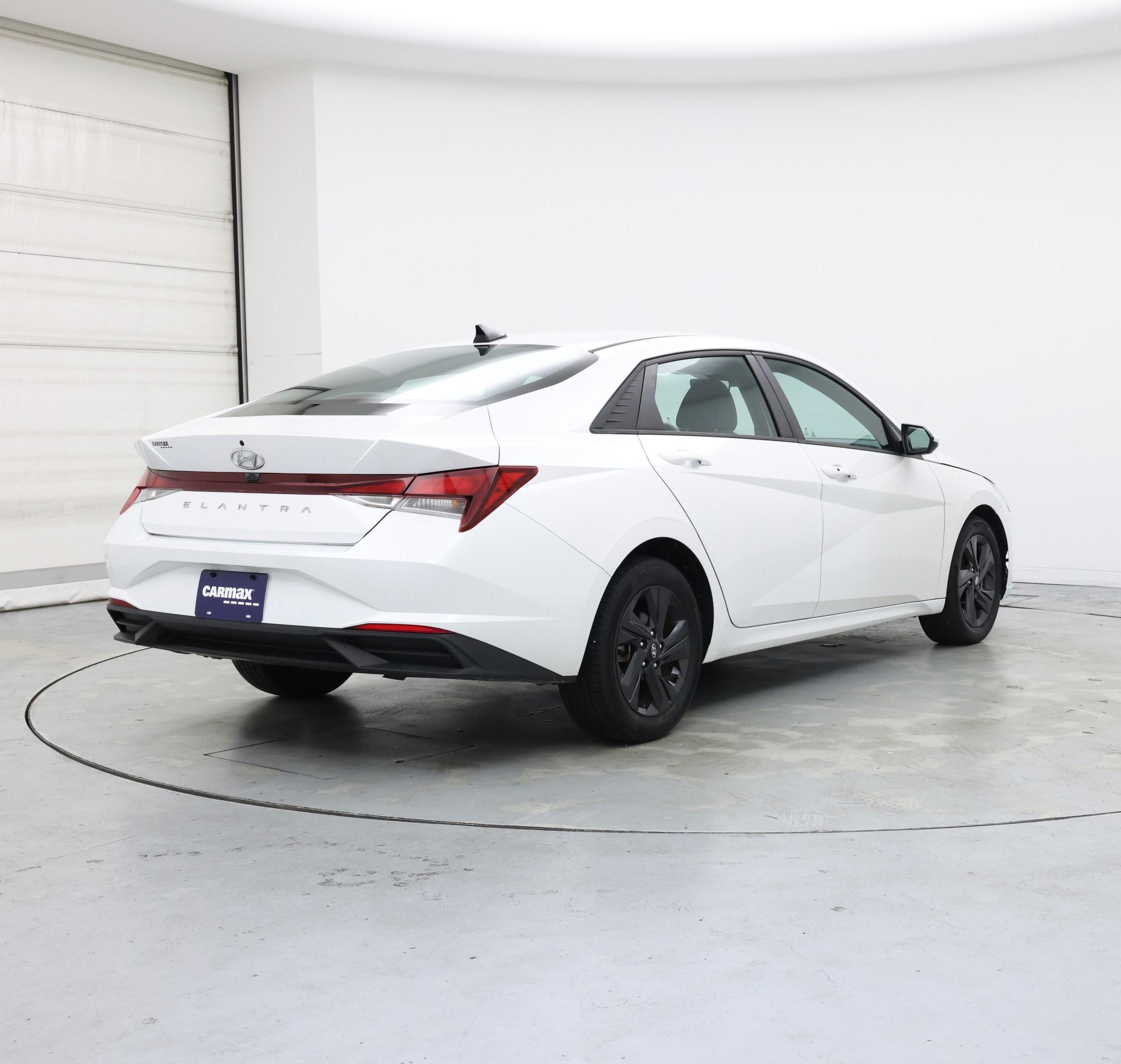 Thumbnail: 2022 Hyundai Elantra - 8