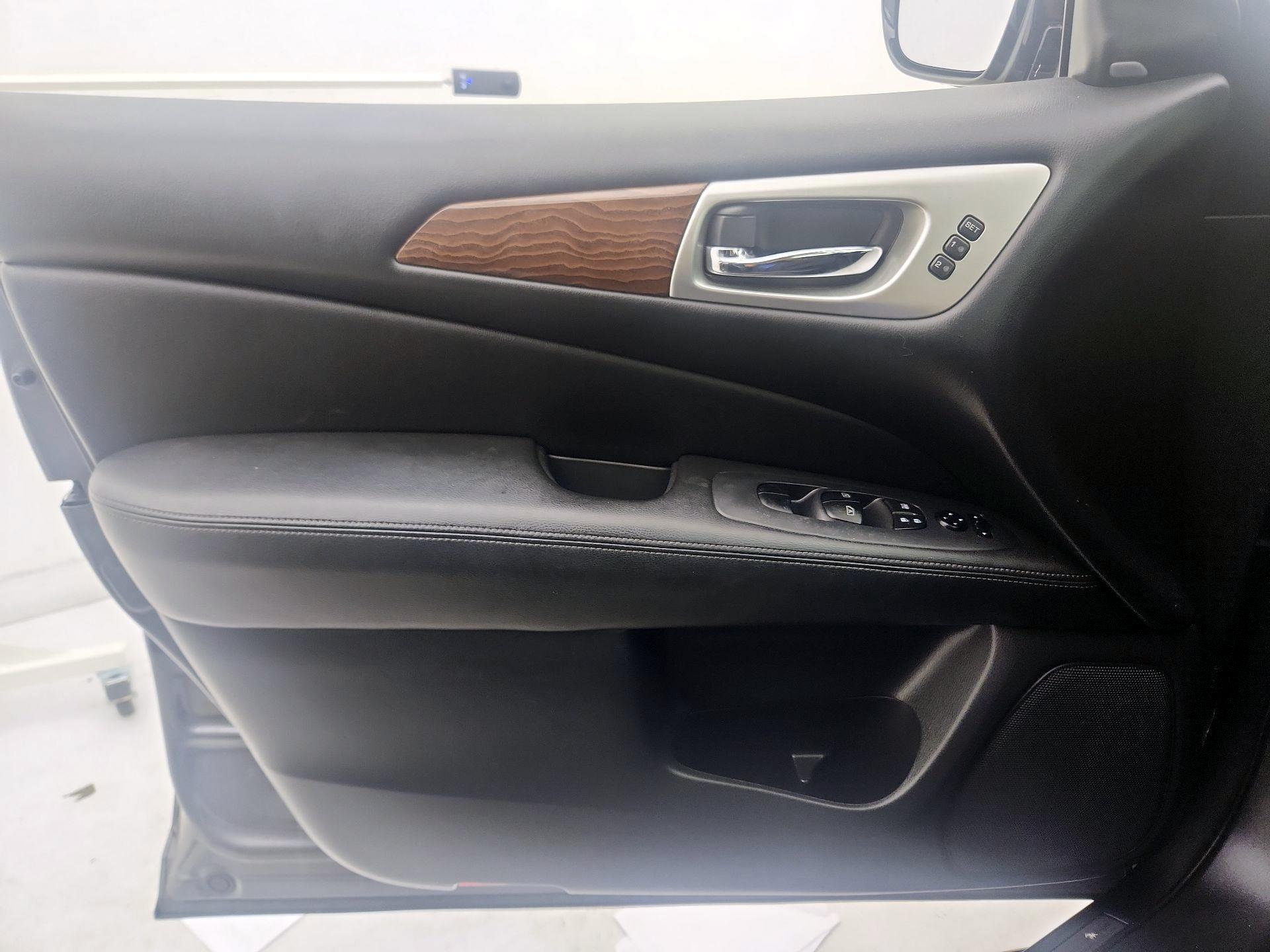 Thumbnail: 2017 Nissan Pathfinder - 12