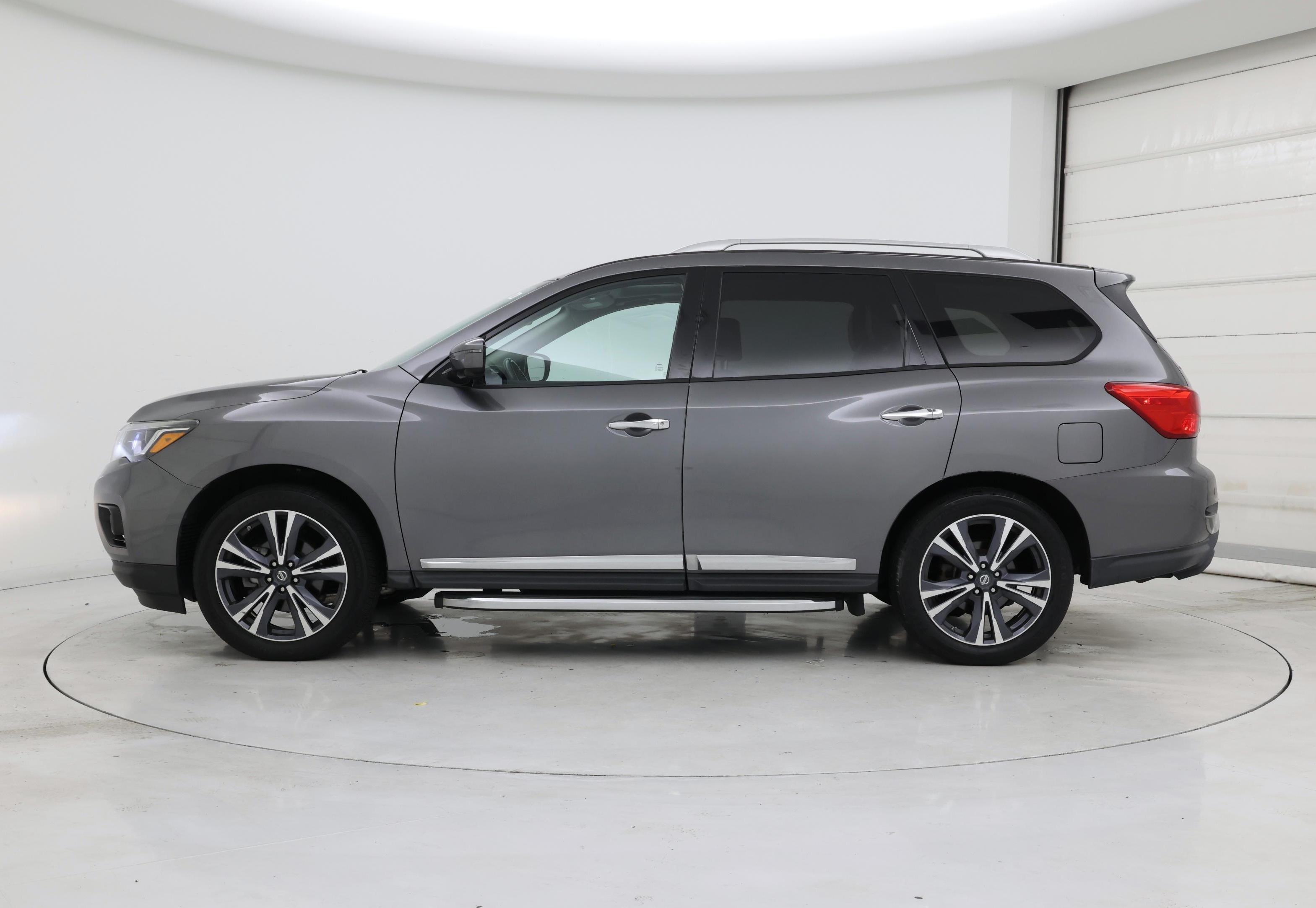Thumbnail: 2017 Nissan Pathfinder - 3