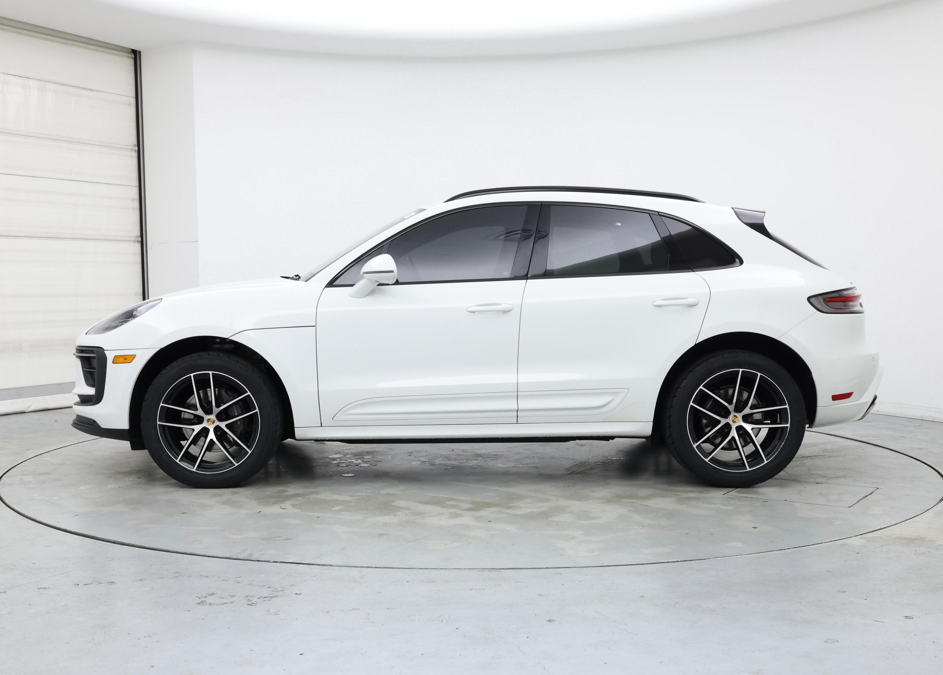 Thumbnail: 2023 Porsche Macan - 3