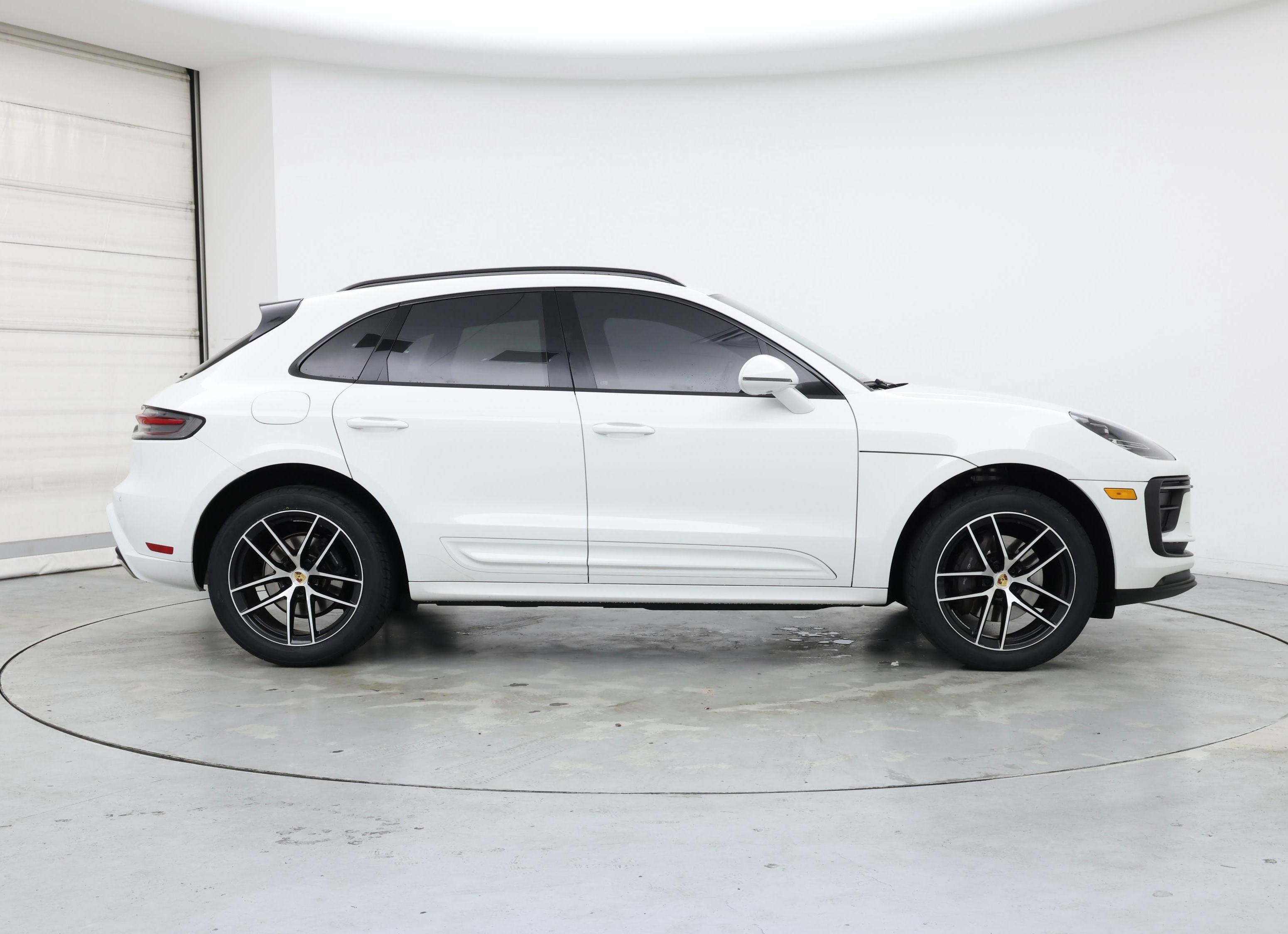 Thumbnail: 2023 Porsche Macan - 7