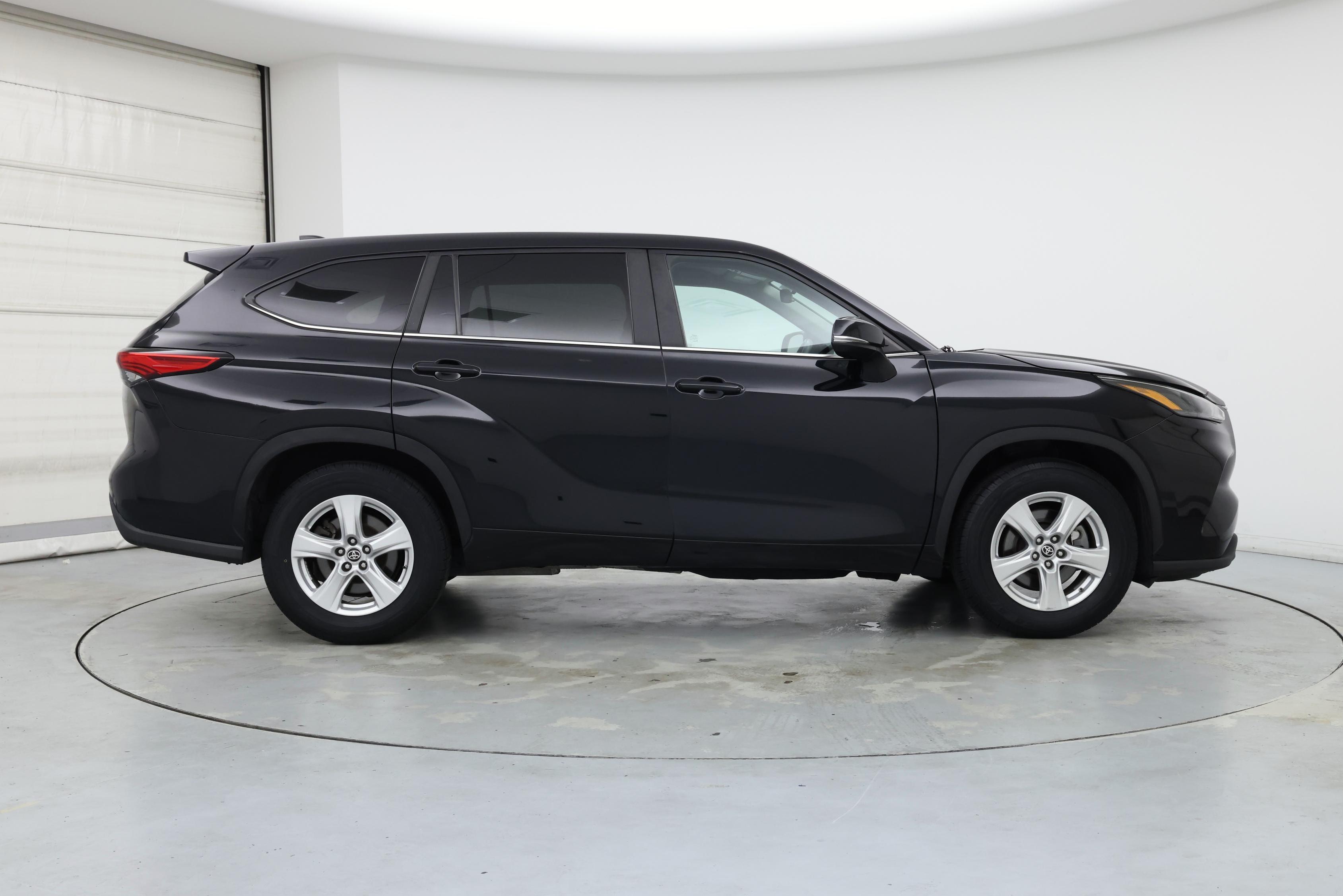 Thumbnail: 2023 Toyota Highlander - 7