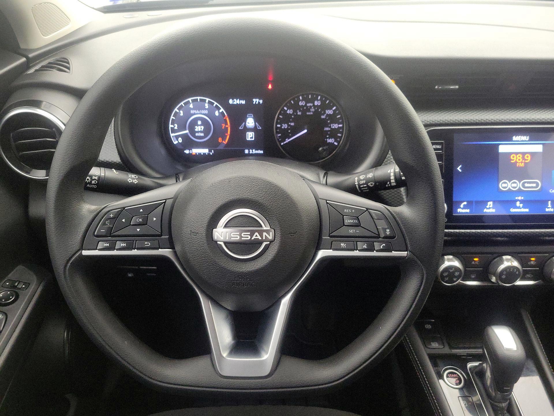 Thumbnail: 2023 Nissan Kicks - 10