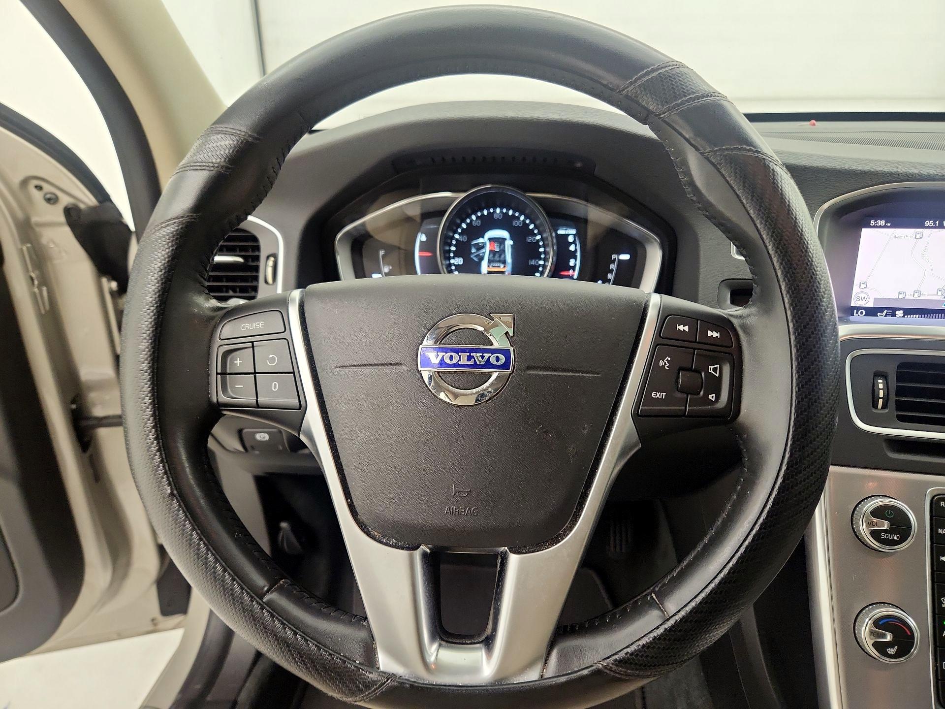 Thumbnail: 2018 Volvo S60 - 10