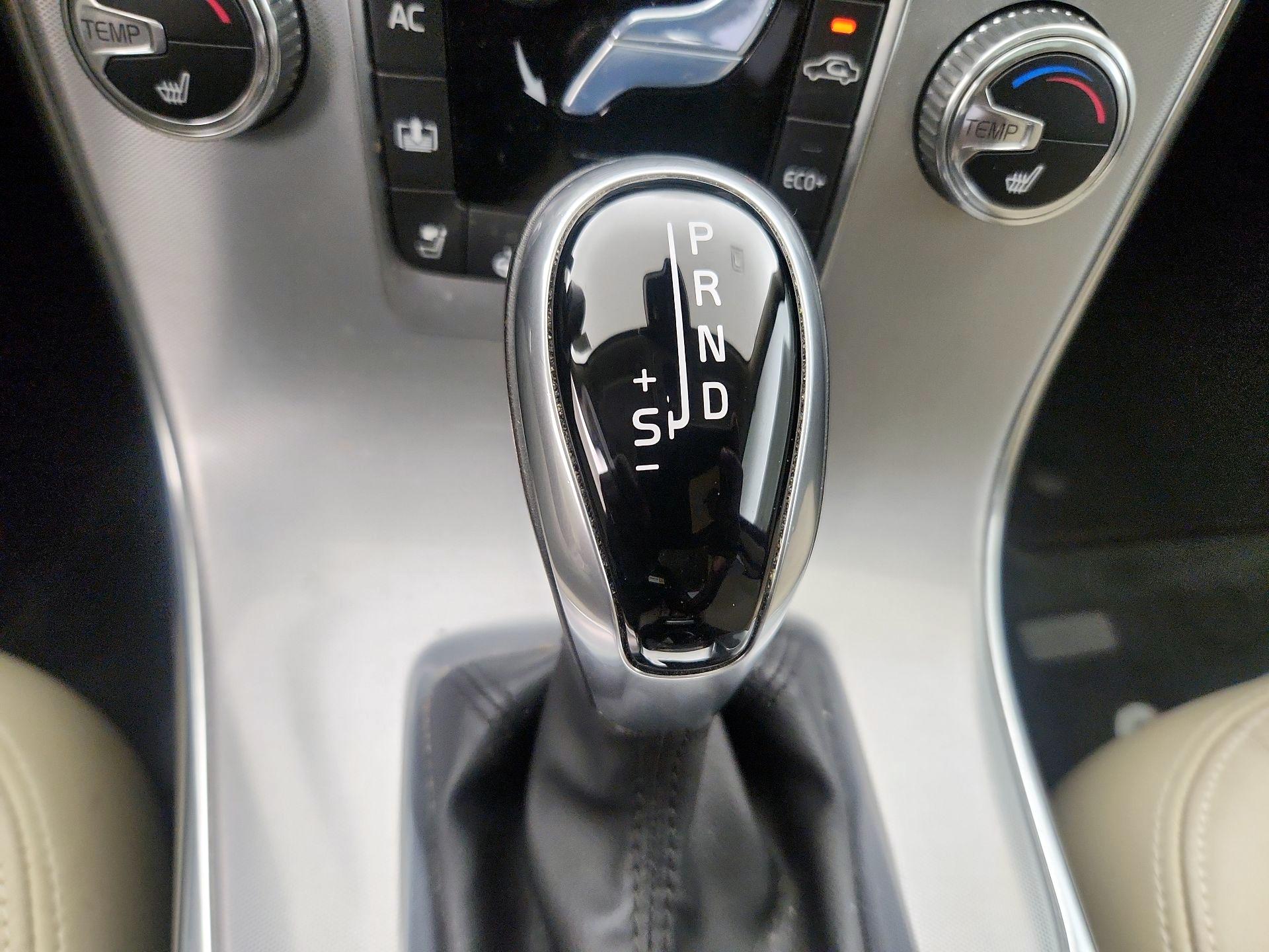 Thumbnail: 2018 Volvo S60 - 18