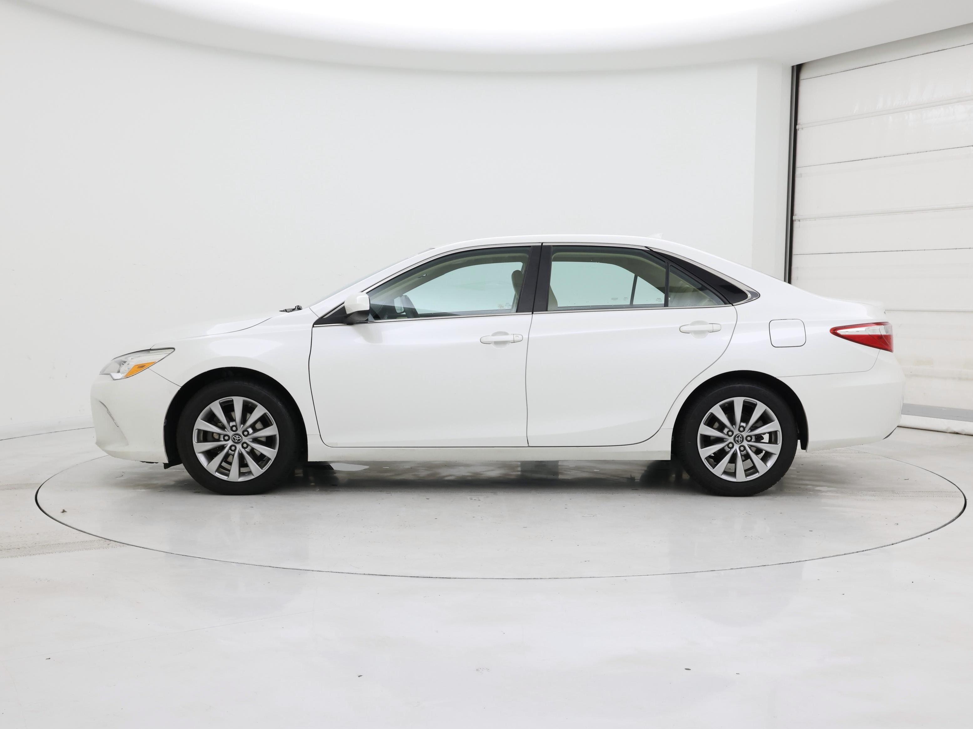 Thumbnail: 2017 Toyota Camry - 3