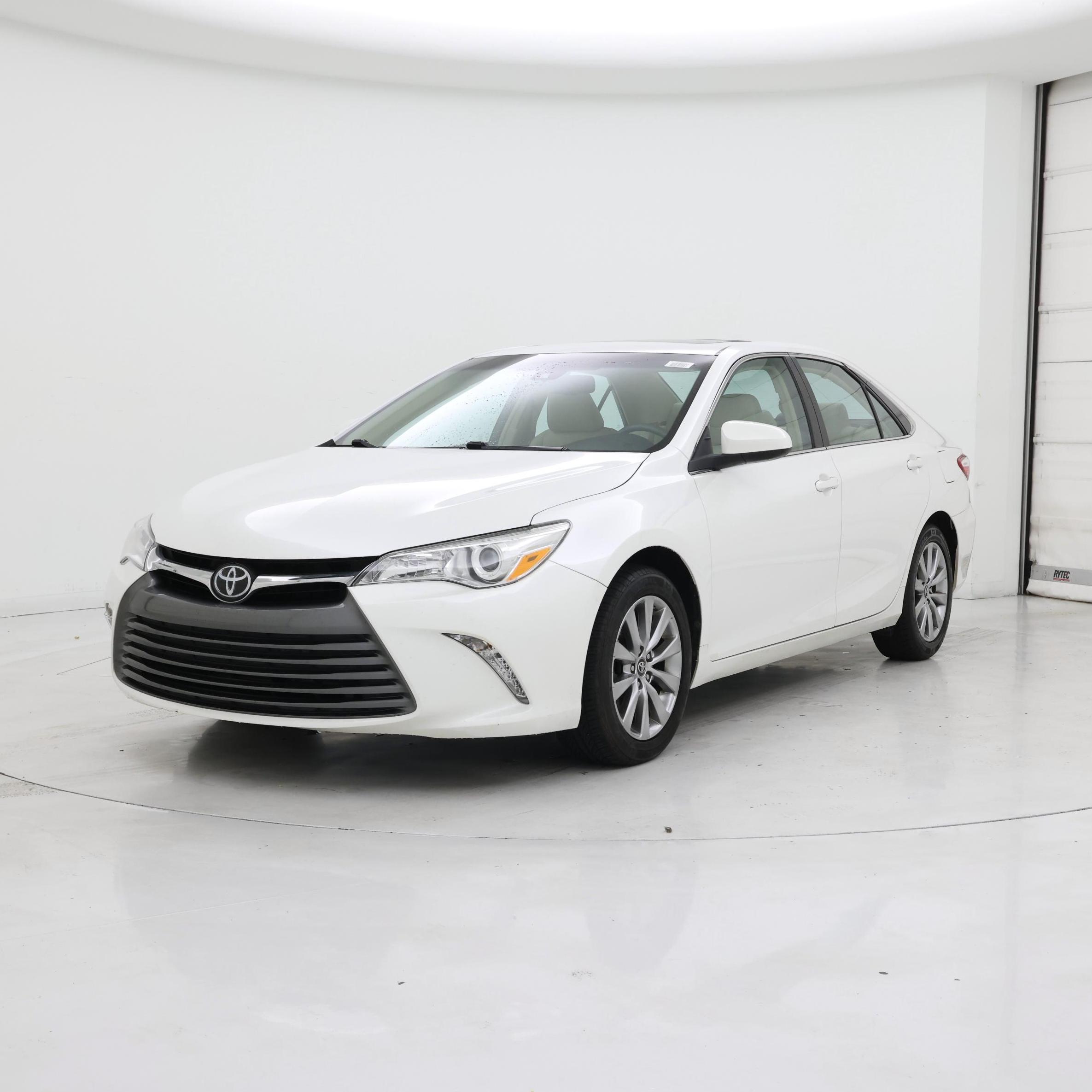 Thumbnail: 2017 Toyota Camry - 4