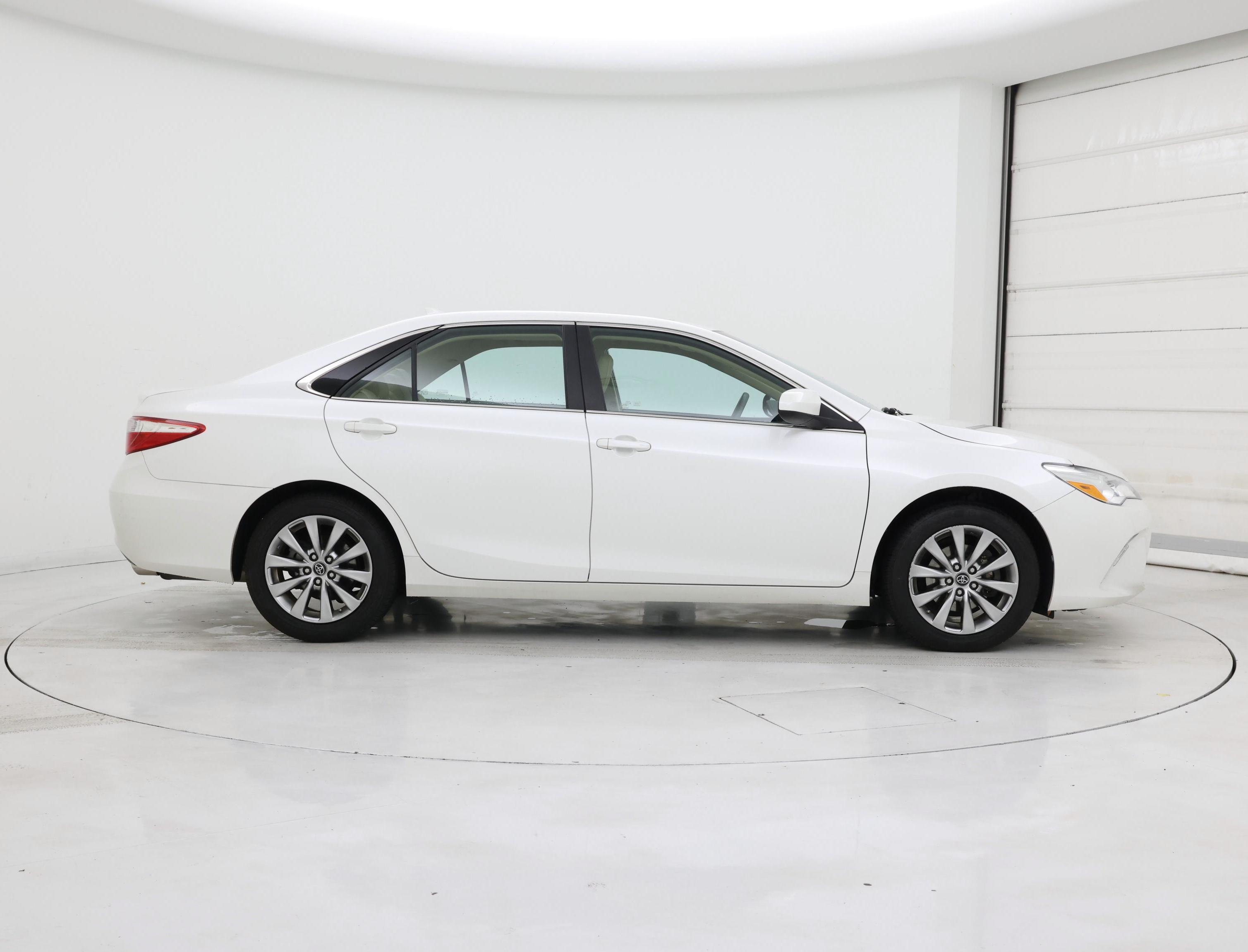 Thumbnail: 2017 Toyota Camry - 7