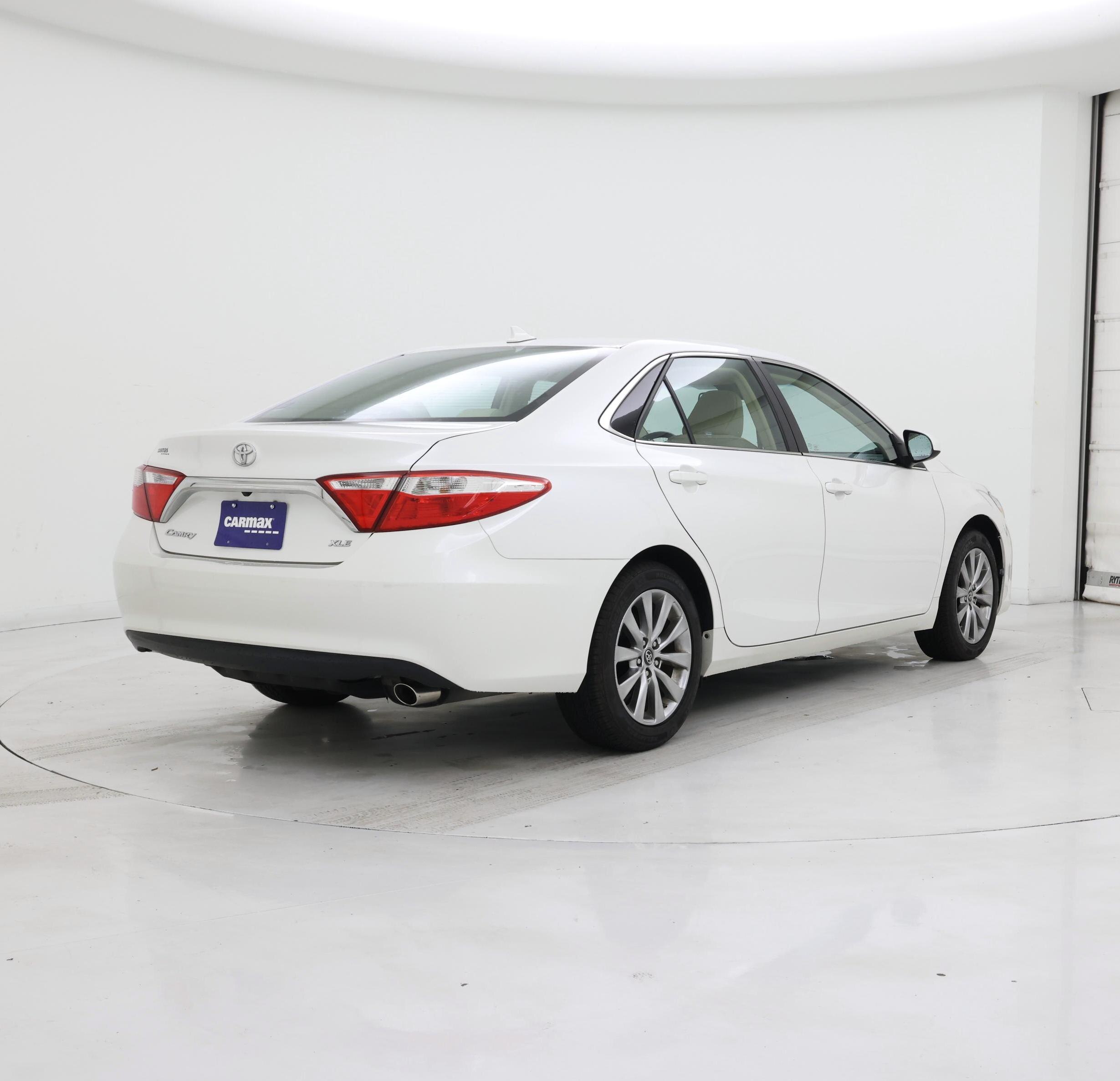 Thumbnail: 2017 Toyota Camry - 8