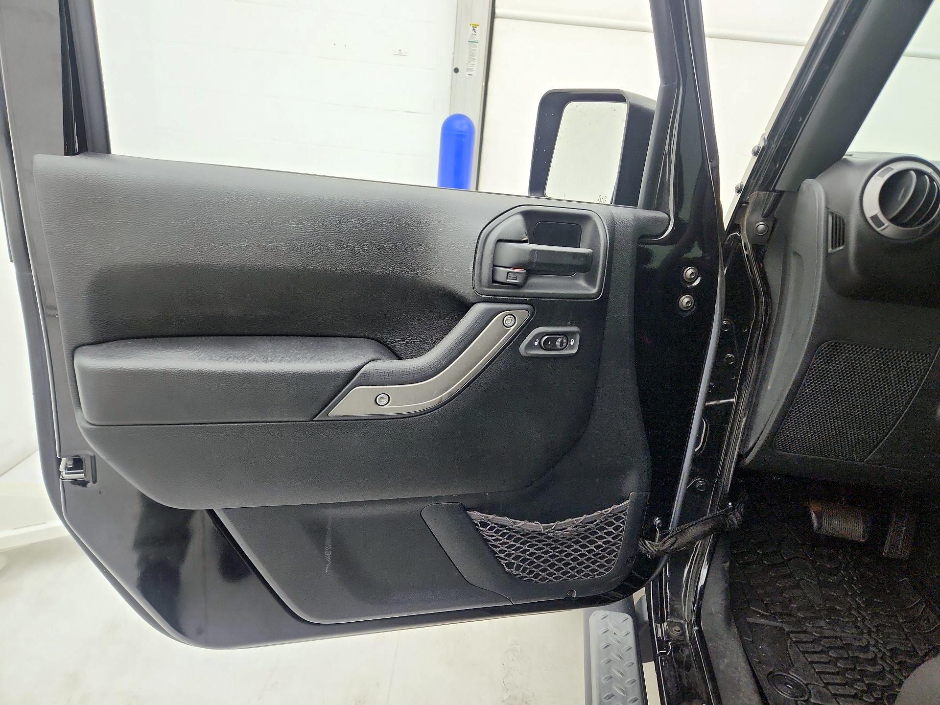 Thumbnail: 2016 Jeep Wrangler - 12